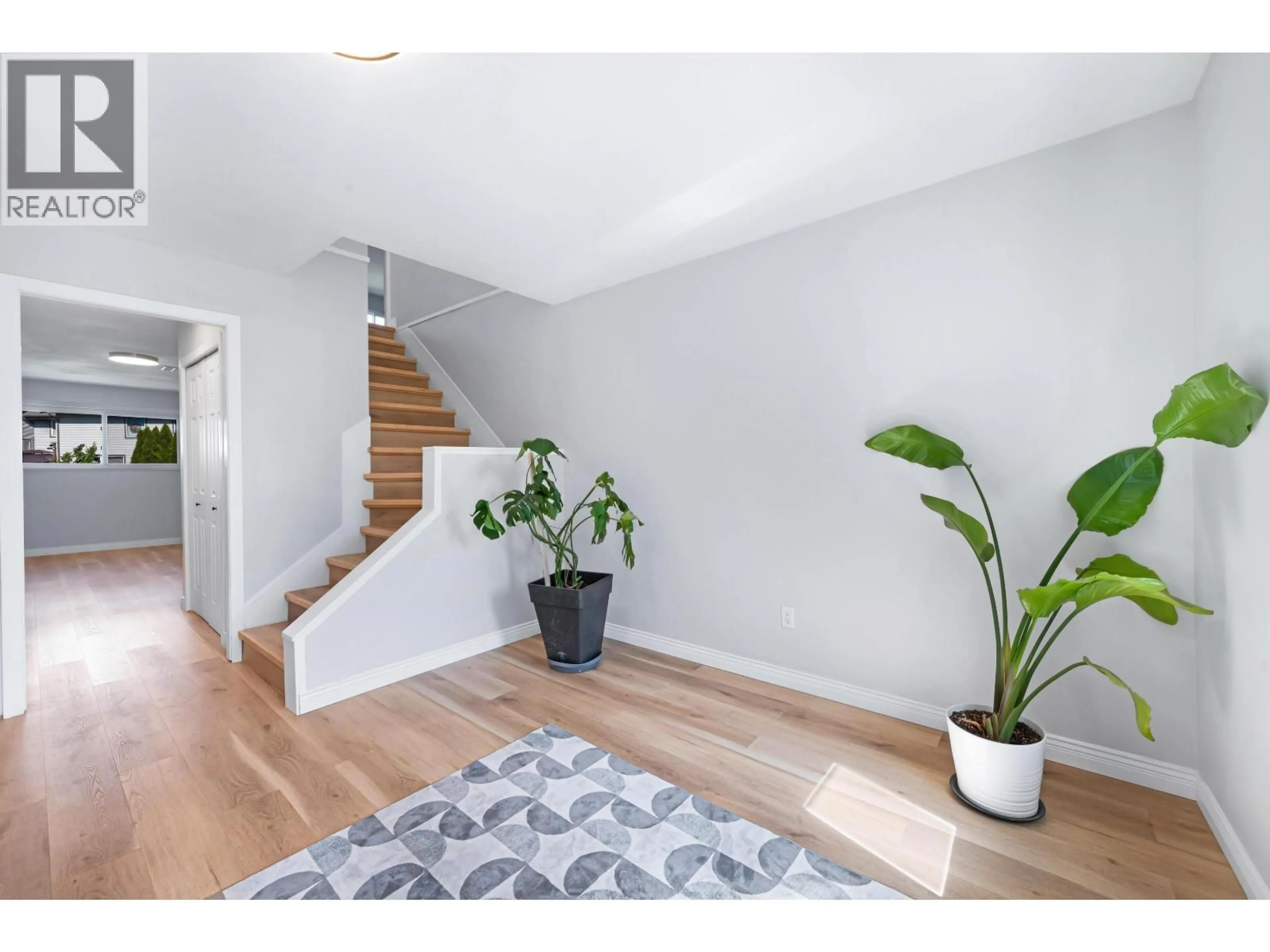 Indoor entryway for 11850 GREENHAVEN COURT, Pitt Meadows British Columbia V3Y1L6