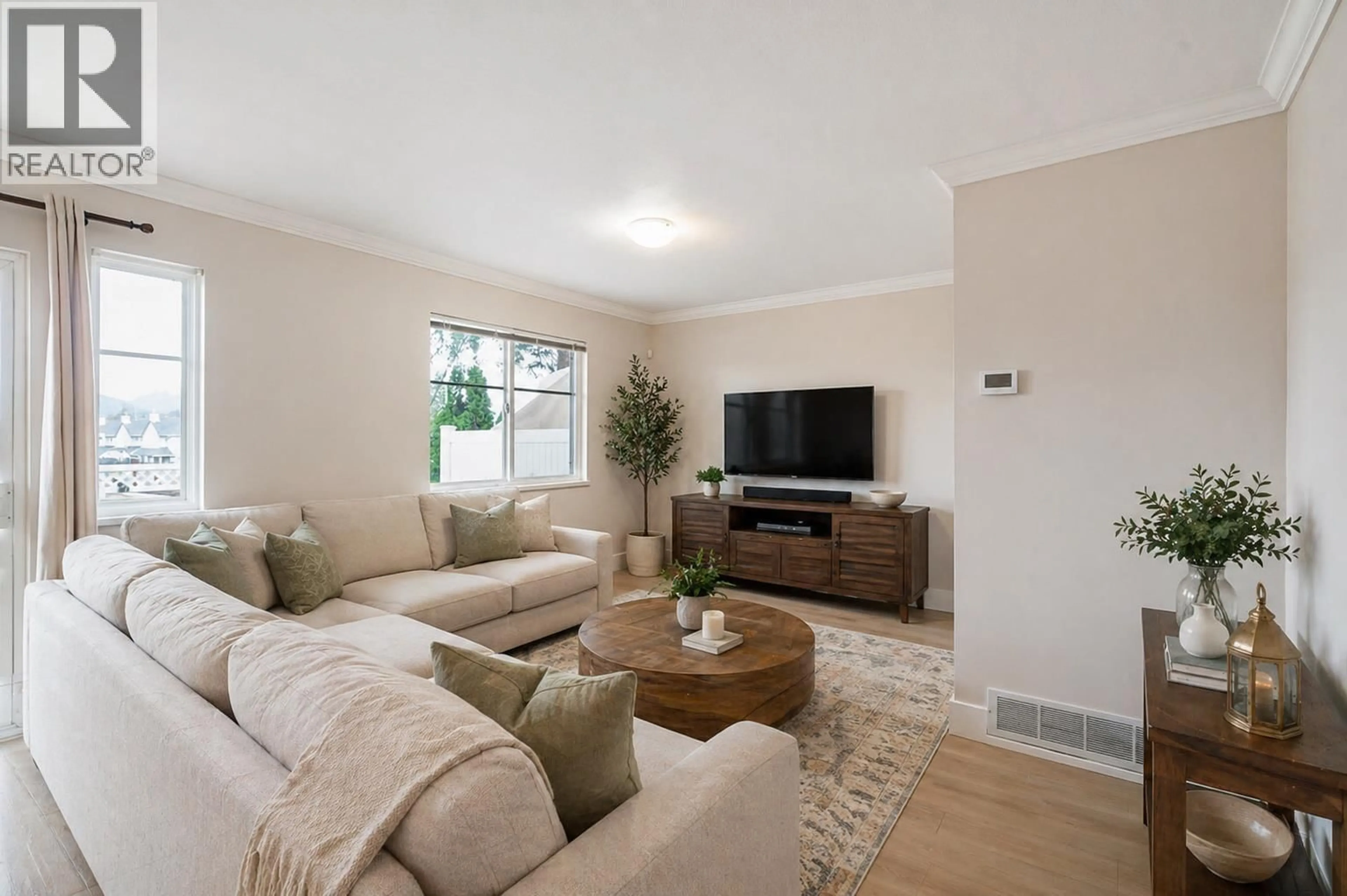 Living room with furniture, unknown for 24 - 11870 232 STREET, Maple Ridge British Columbia V2X6S9