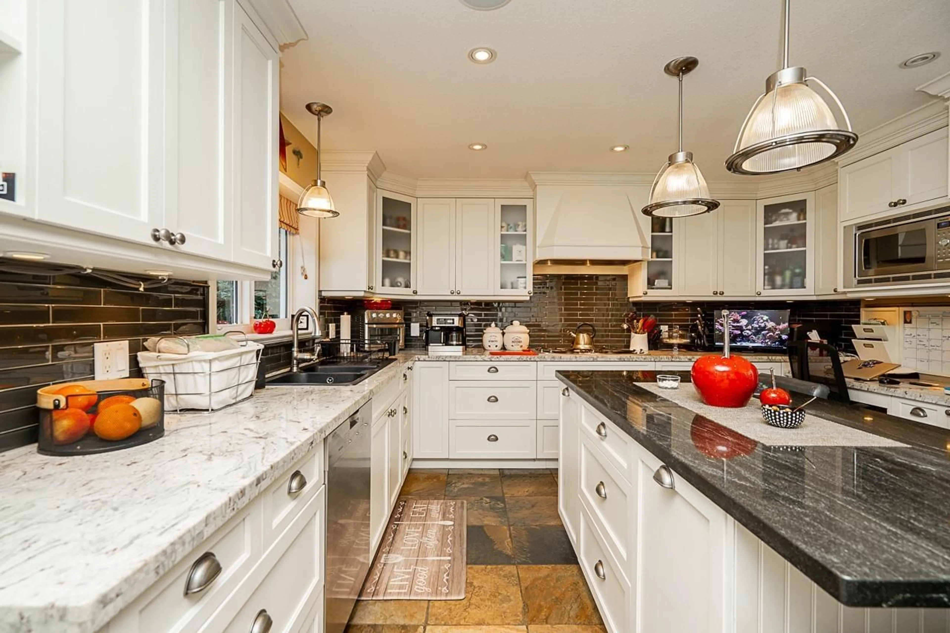 Contemporary kitchen, ceramic/tile floor for 1542 128 STREET, Surrey British Columbia V4A3T7
