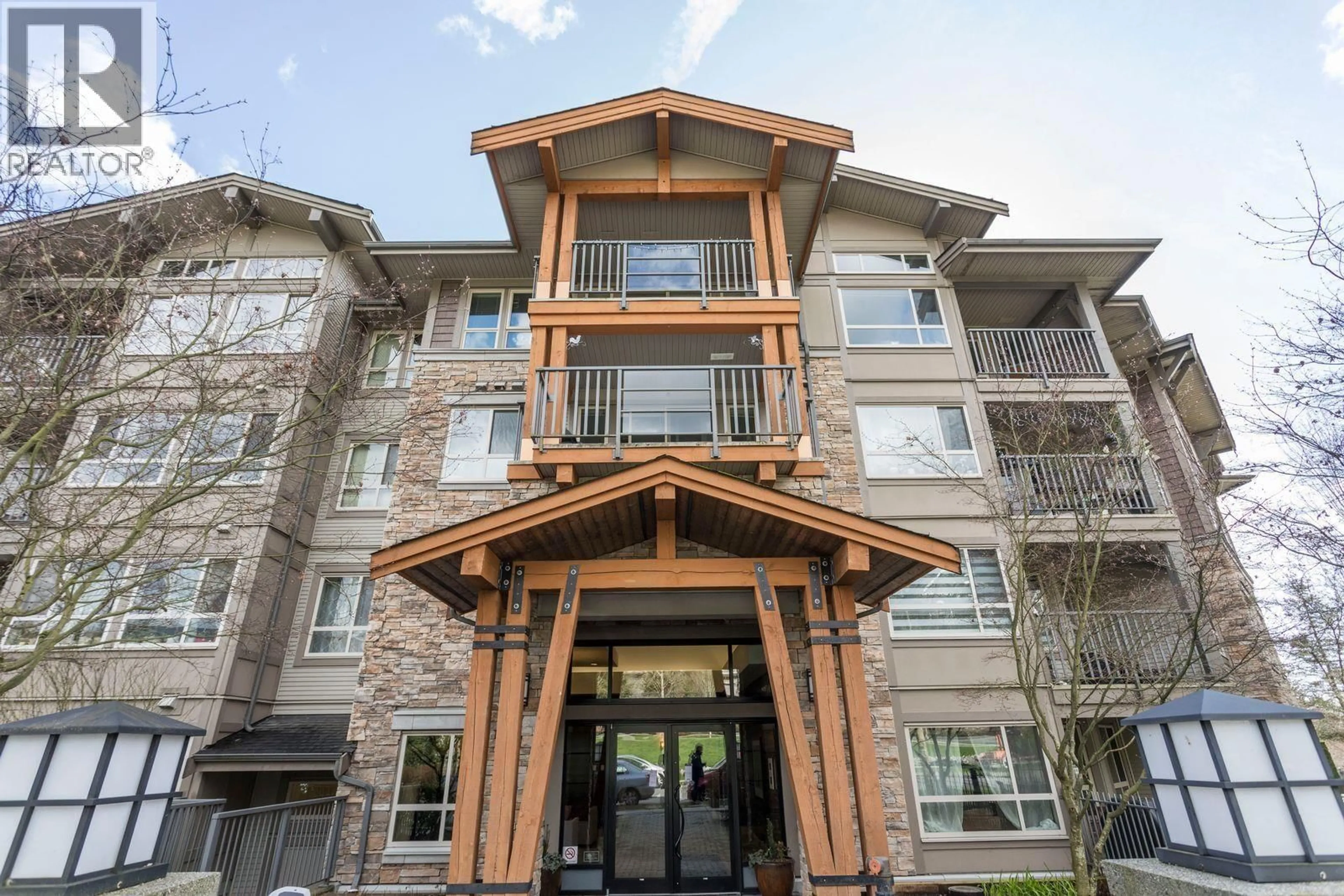 Indoor foyer for 215 - 3110 DAYANEE SPRINGS BOULEVARD, Coquitlam British Columbia V3E0B4