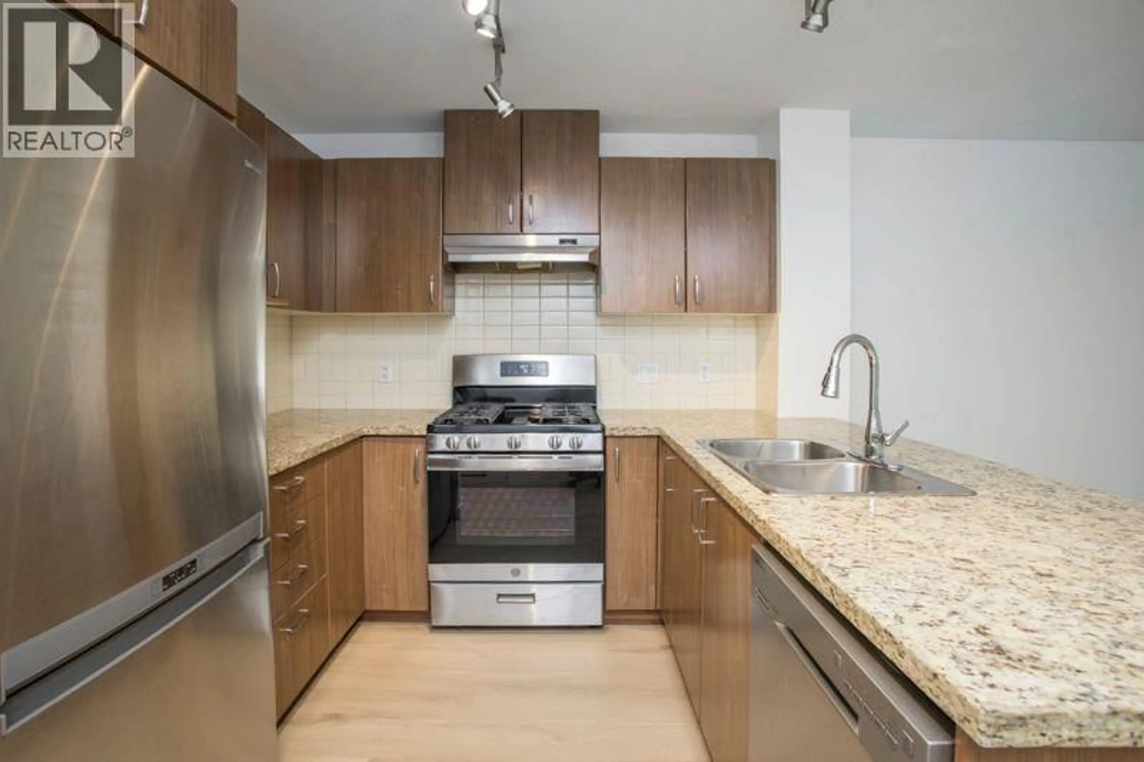 Standard kitchen, unknown for 215 - 3110 DAYANEE SPRINGS BOULEVARD, Coquitlam British Columbia V3E0B4