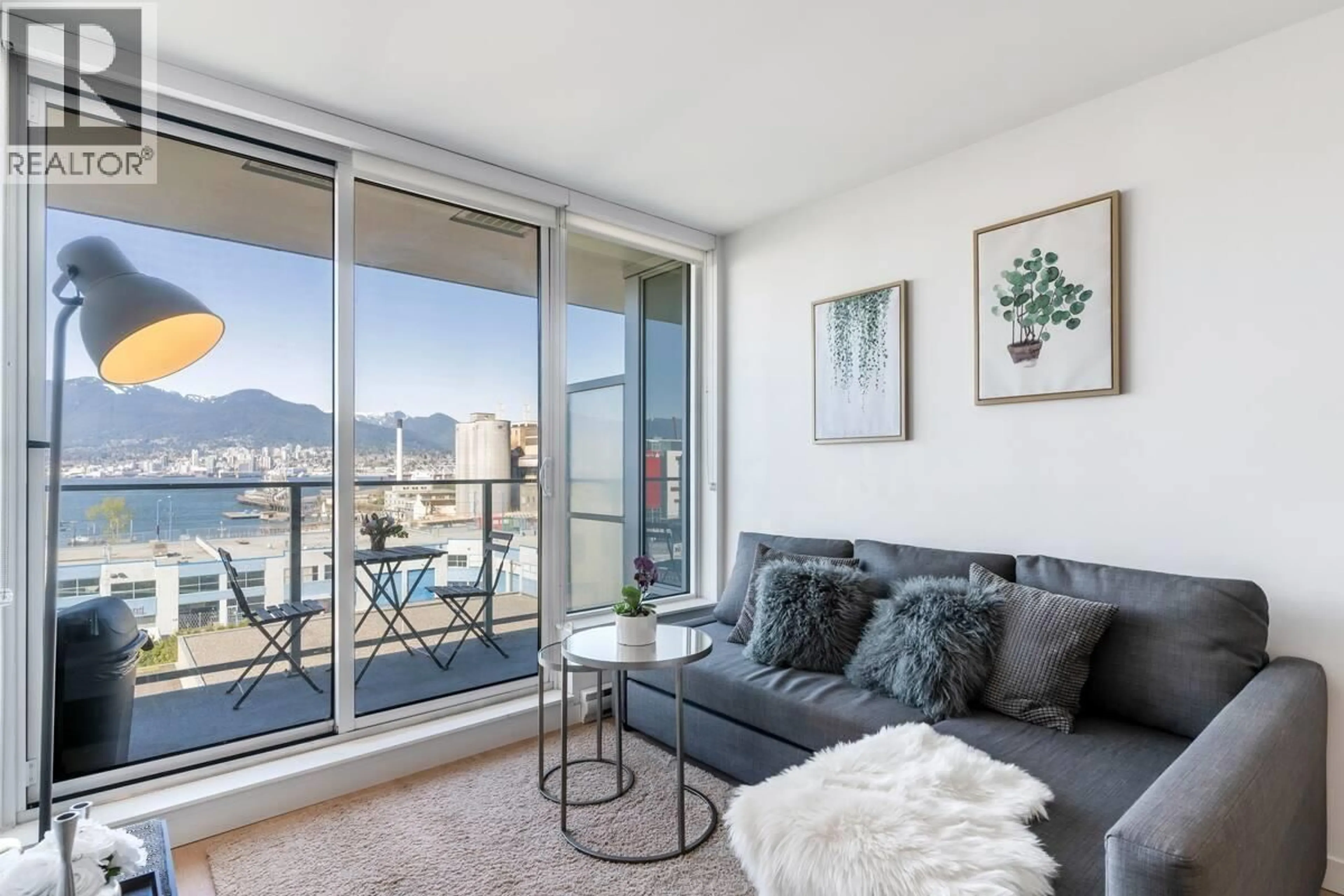 Living room with furniture, unknown for 603 - 933 HASTINGS STREET, Vancouver British Columbia V6A0G6