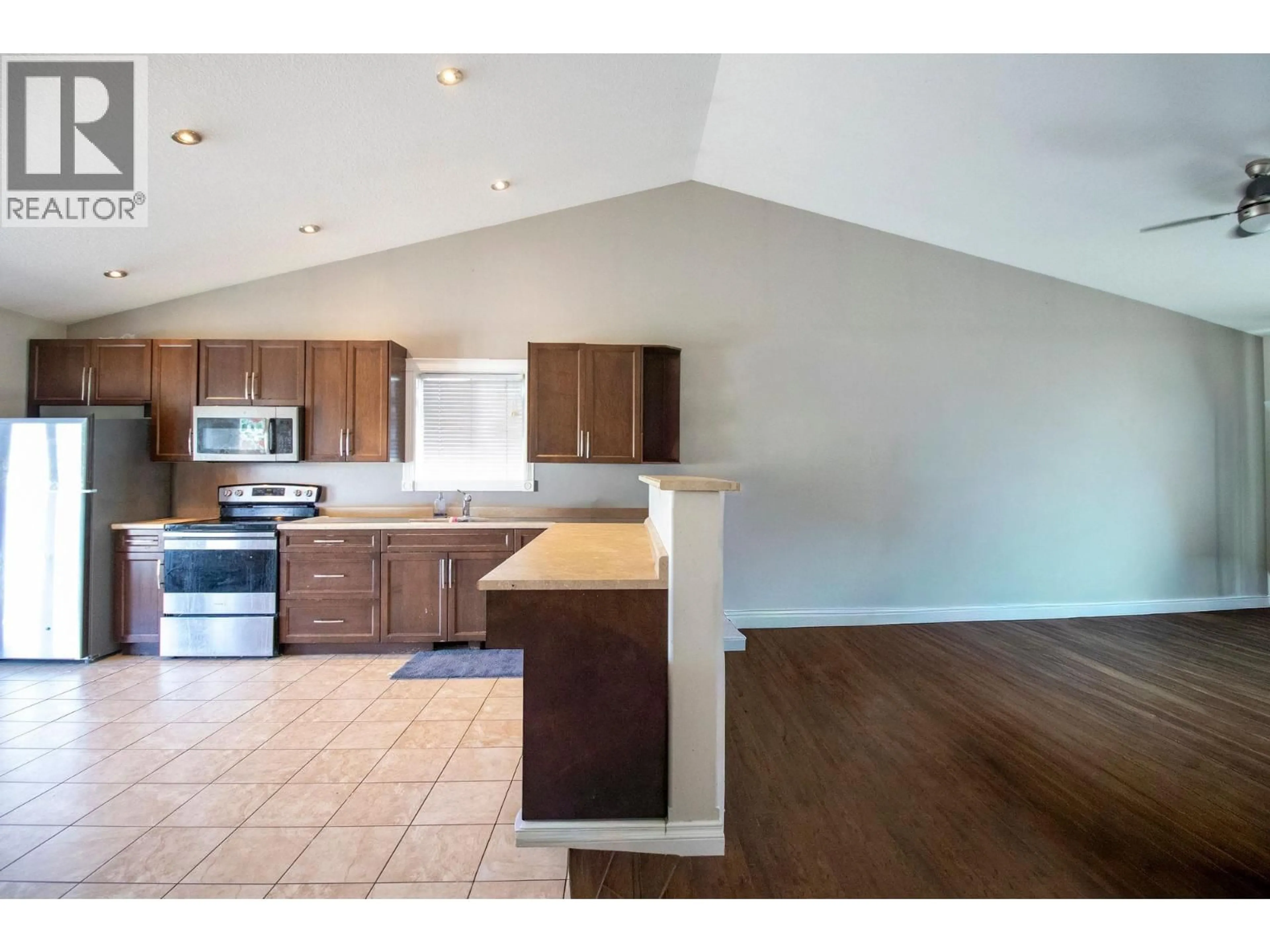Open concept kitchen, unknown for 9704 118 AVENUE, Fort St. John British Columbia V1J0E9
