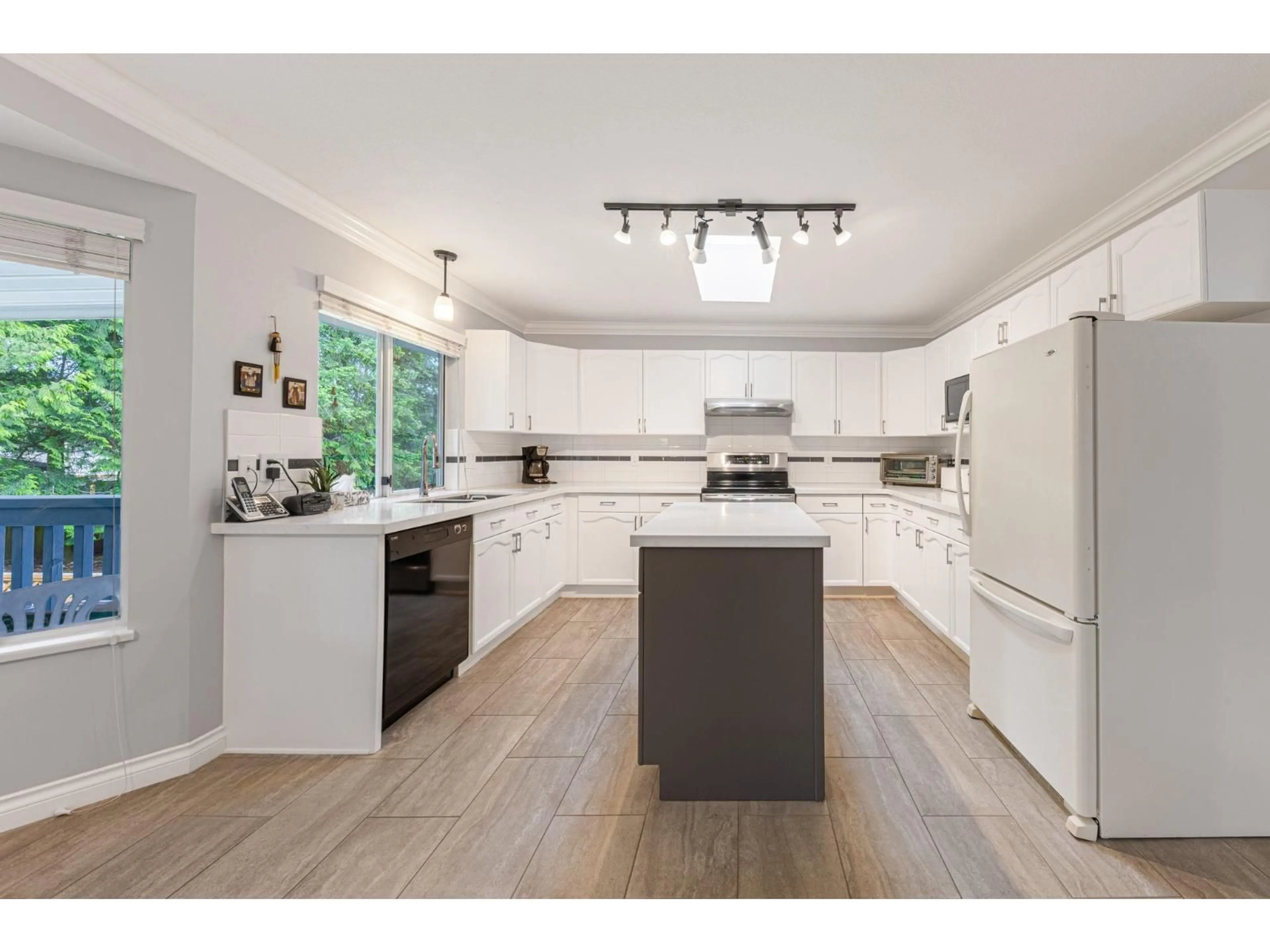 Open concept kitchen, wood/laminate floor for 11458 90 AVENUE, Delta British Columbia V4C3H4