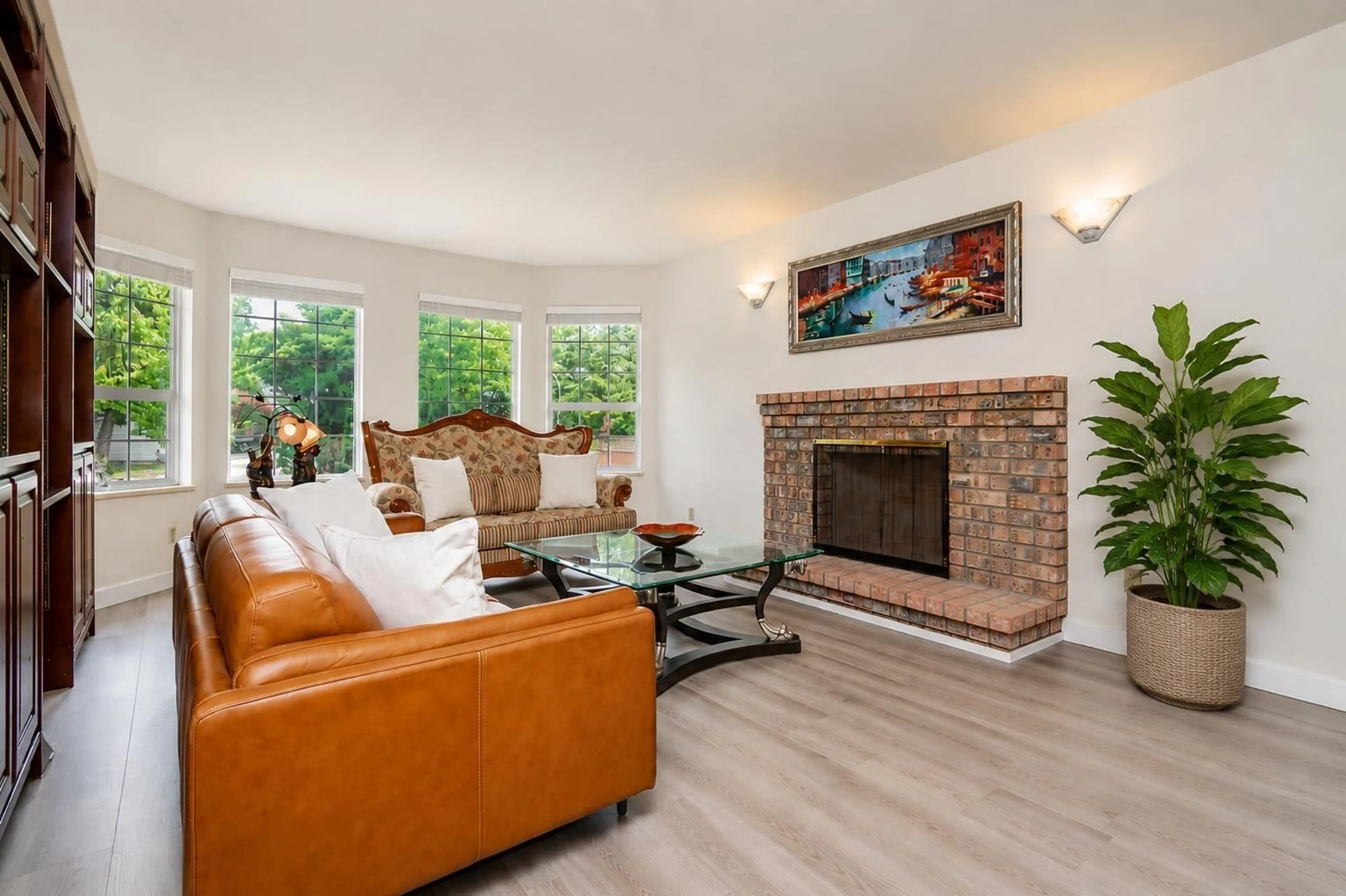 Living room with furniture, unknown for 9411 162 STREET, Surrey British Columbia V4N3A2