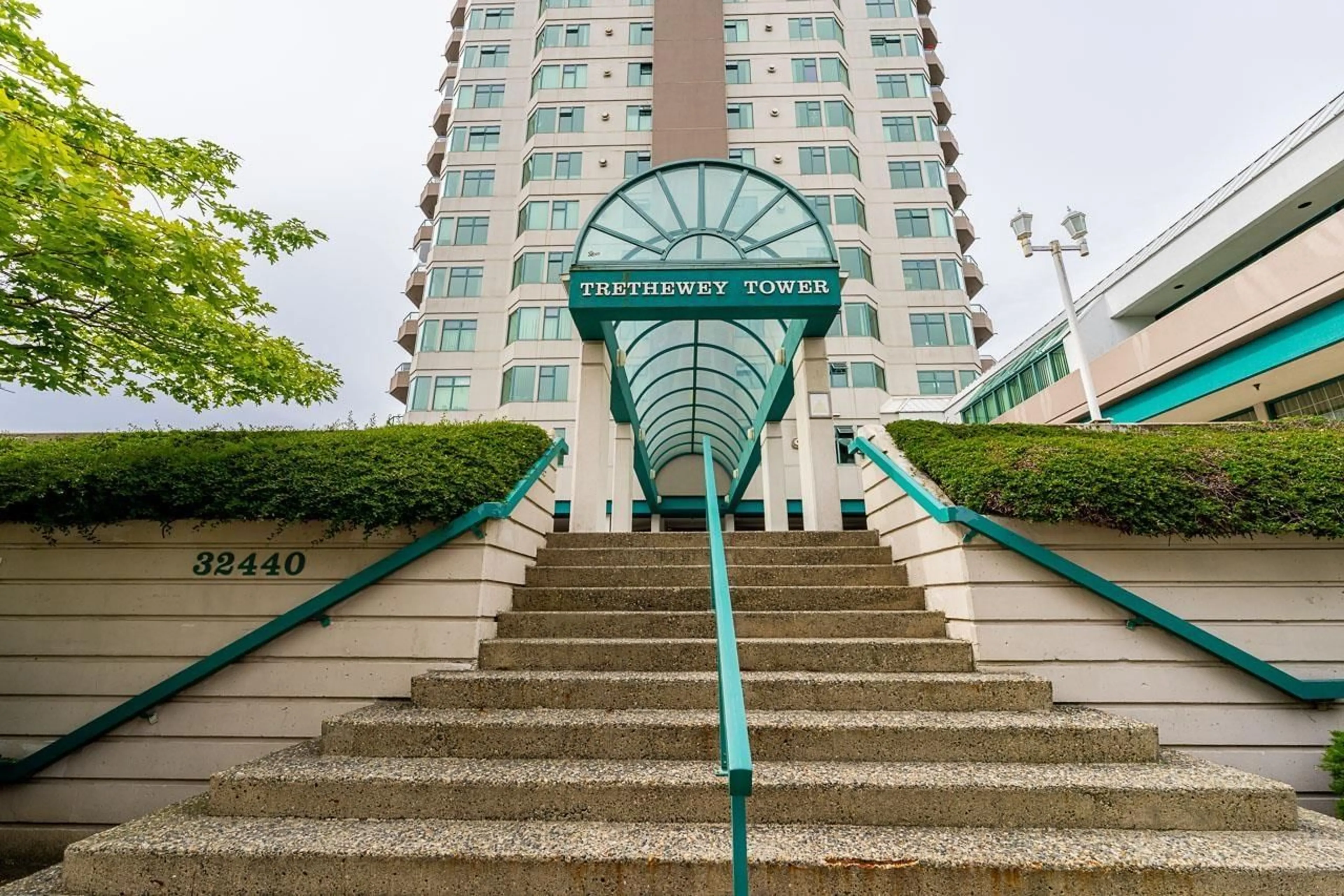 Indoor foyer for 503 - 32440 SIMON AVENUE, Abbotsford British Columbia V2T5R3