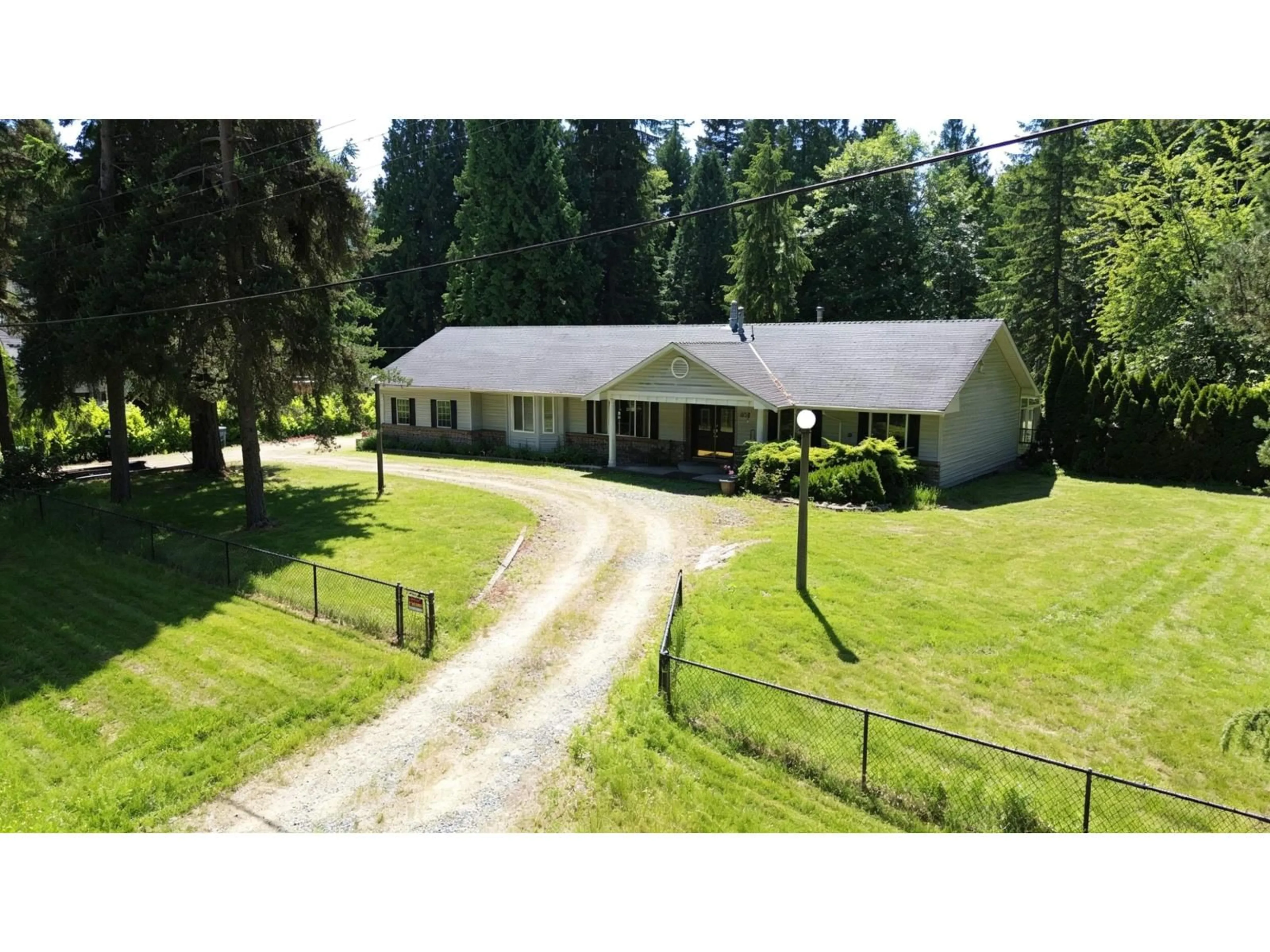 A pic from outside/outdoor area/front of a property/back of a property/a pic from drone, unknown for 637 171 STREET, Surrey British Columbia V3S6R3