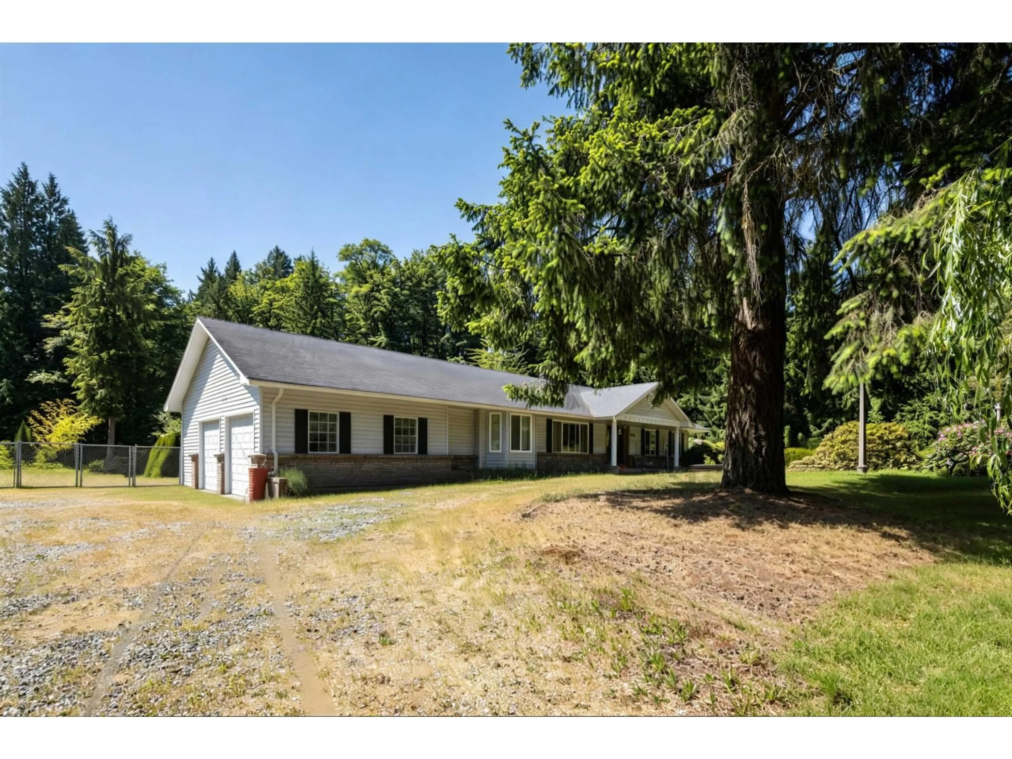 A pic from outside/outdoor area/front of a property/back of a property/a pic from drone, unknown for 637 171 STREET, Surrey British Columbia V3S6R3
