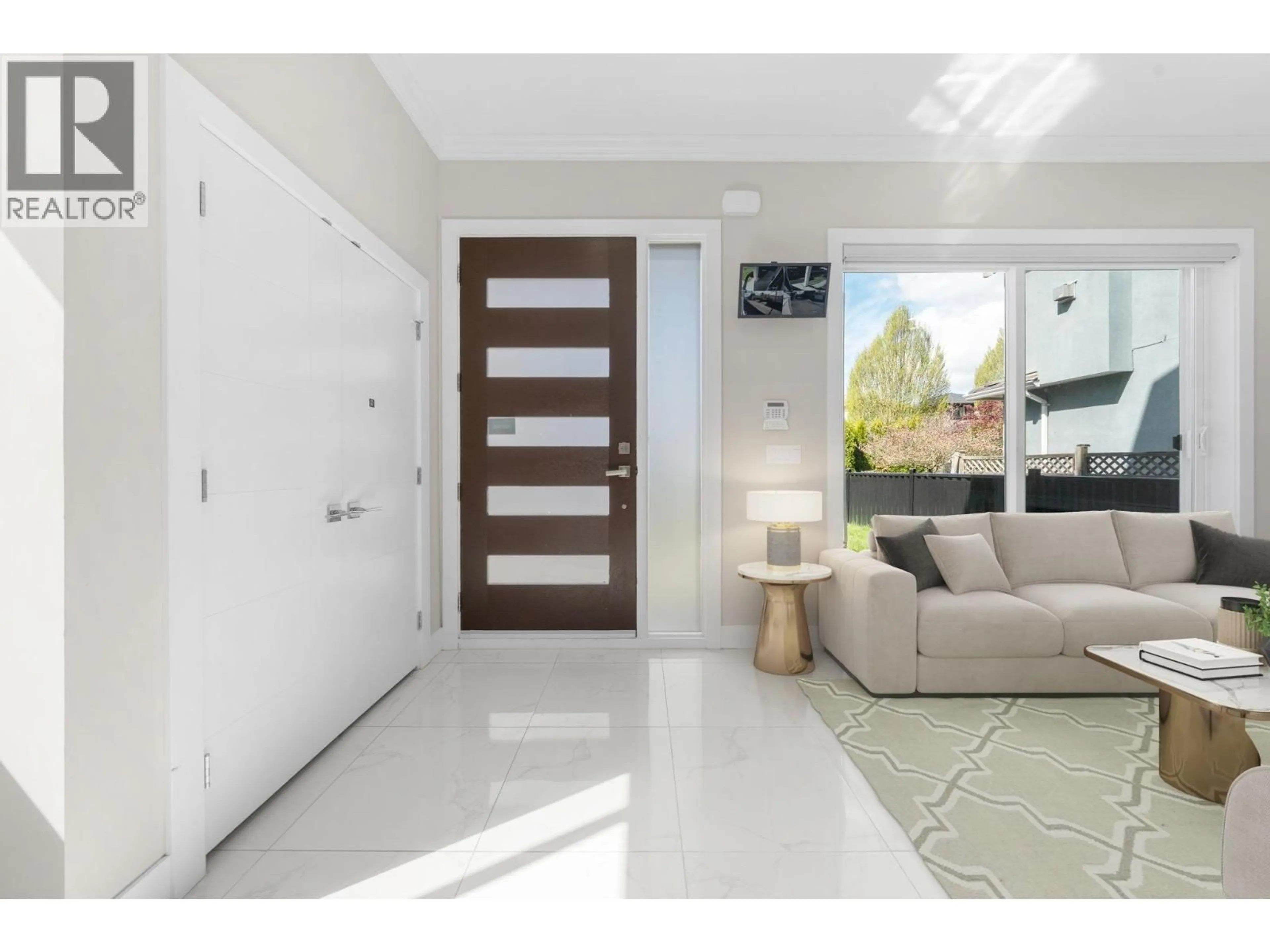 Indoor entryway for 6692 NANAIMO STREET, Vancouver British Columbia V5P4L2