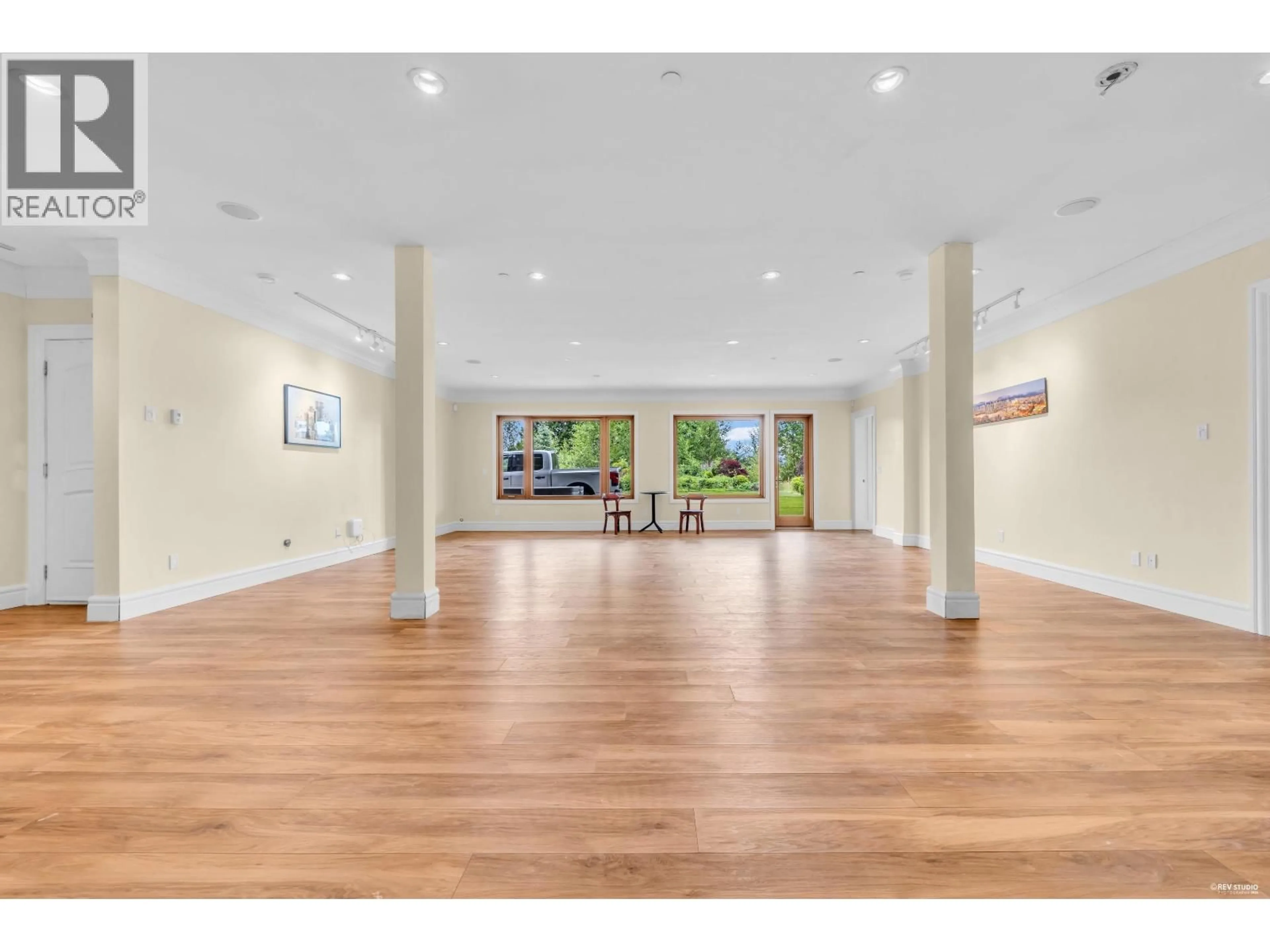 Indoor foyer for 950 GREENWOOD ROAD, West Vancouver British Columbia V7S1X7