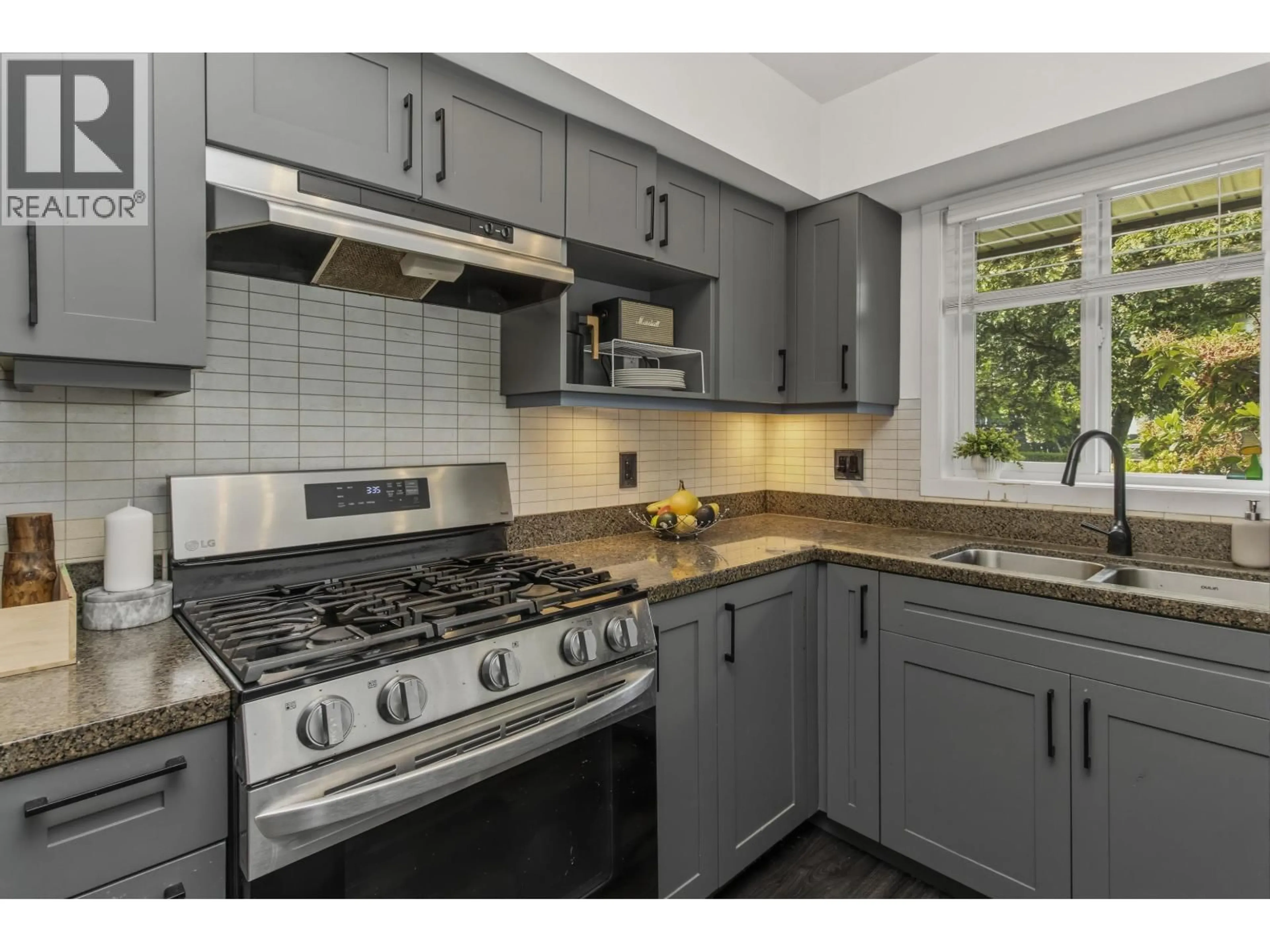 Standard kitchen, ceramic/tile floor for 20 - 1204 MAIN STREET, Squamish British Columbia V8B0S3