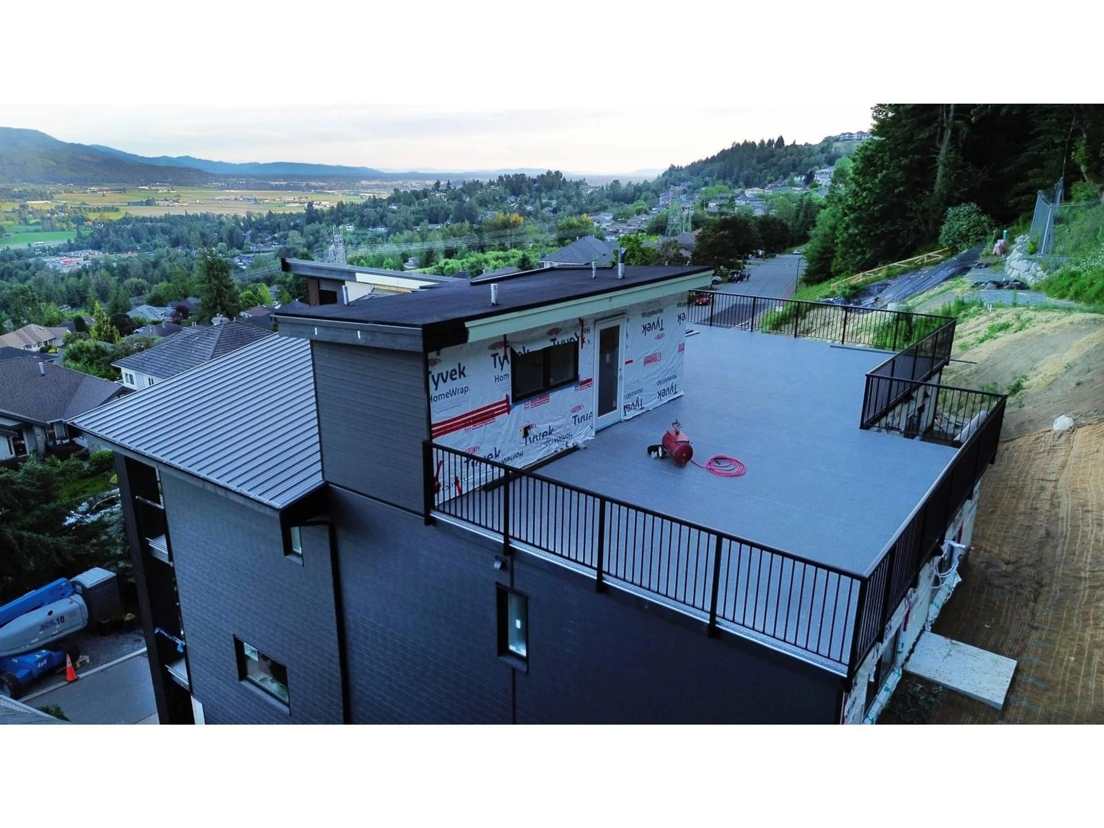 A pic from outside/outdoor area/front of a property/back of a property/a pic from drone, mountain view for 4 - 36228 SANDRINGHAM DRIVE, Abbotsford British Columbia V3G2M5