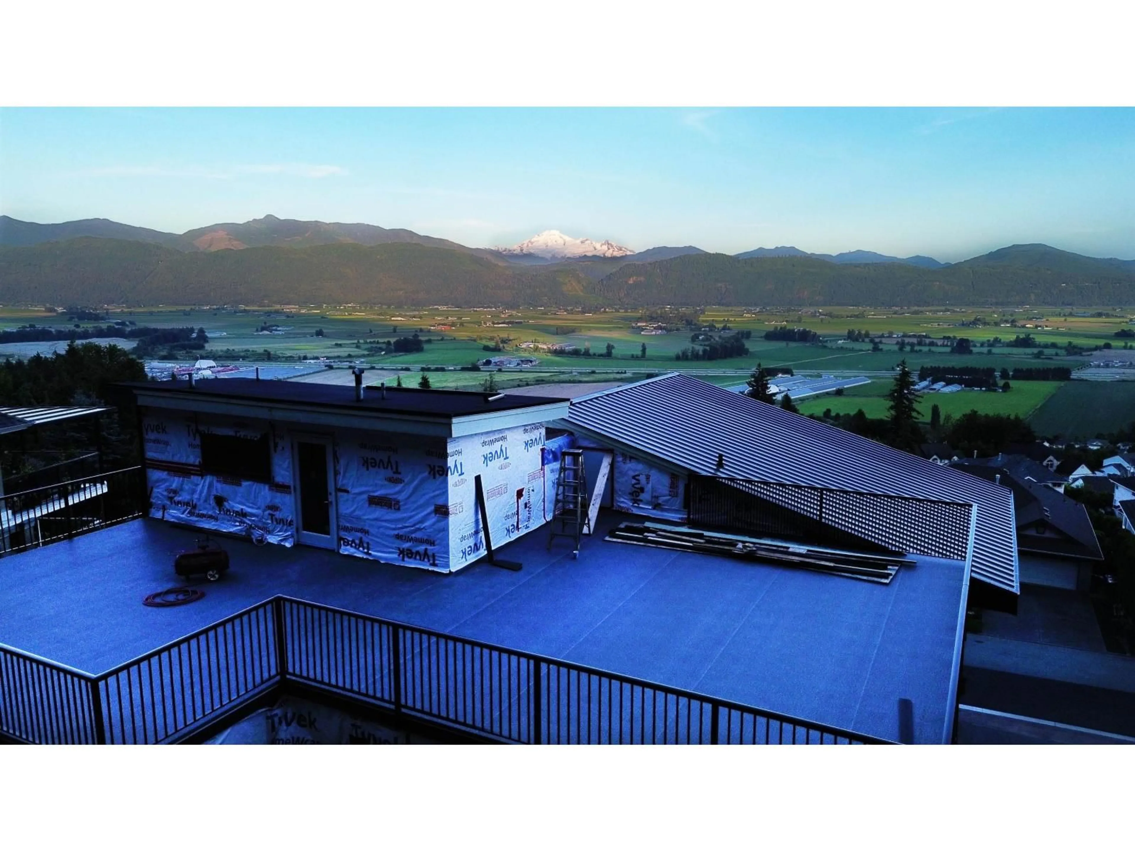 A pic from outside/outdoor area/front of a property/back of a property/a pic from drone, mountain view for 4 - 36228 SANDRINGHAM DRIVE, Abbotsford British Columbia V3G2M5