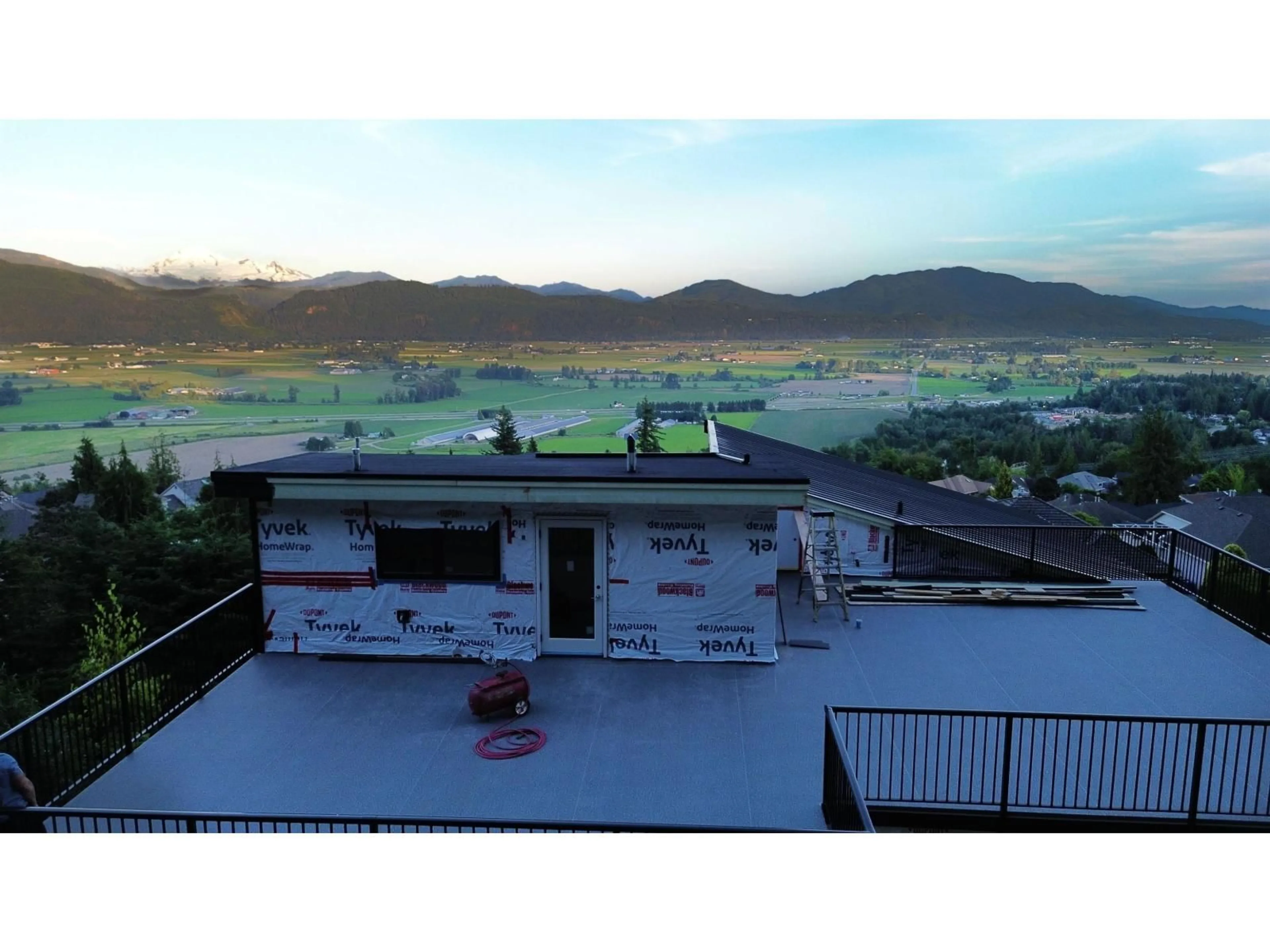 A pic from outside/outdoor area/front of a property/back of a property/a pic from drone, mountain view for 4 - 36228 SANDRINGHAM DRIVE, Abbotsford British Columbia V3G2M5
