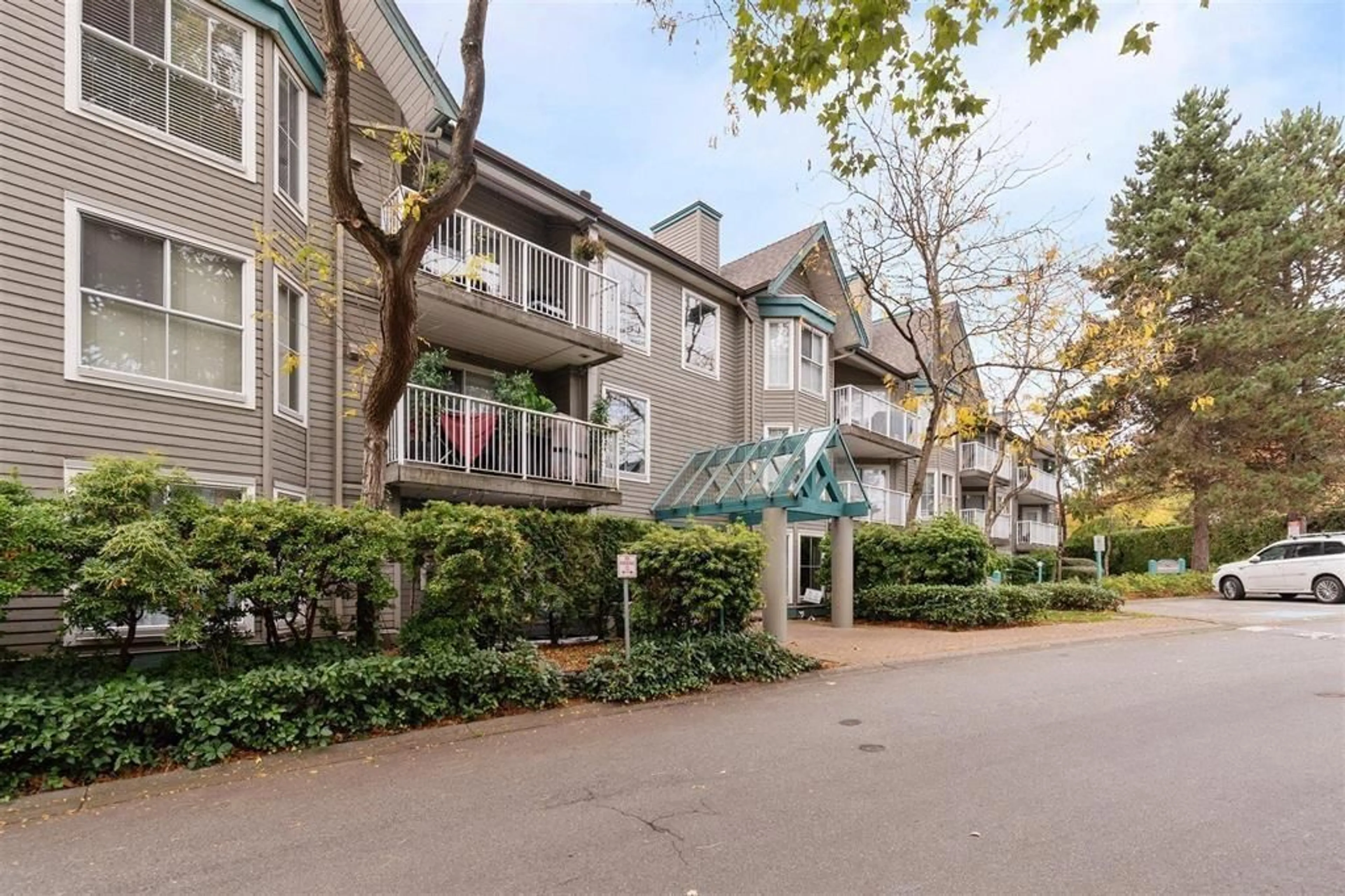 Patio, street for 212 - 15130 108 AVENUE, Surrey British Columbia V3R0T4