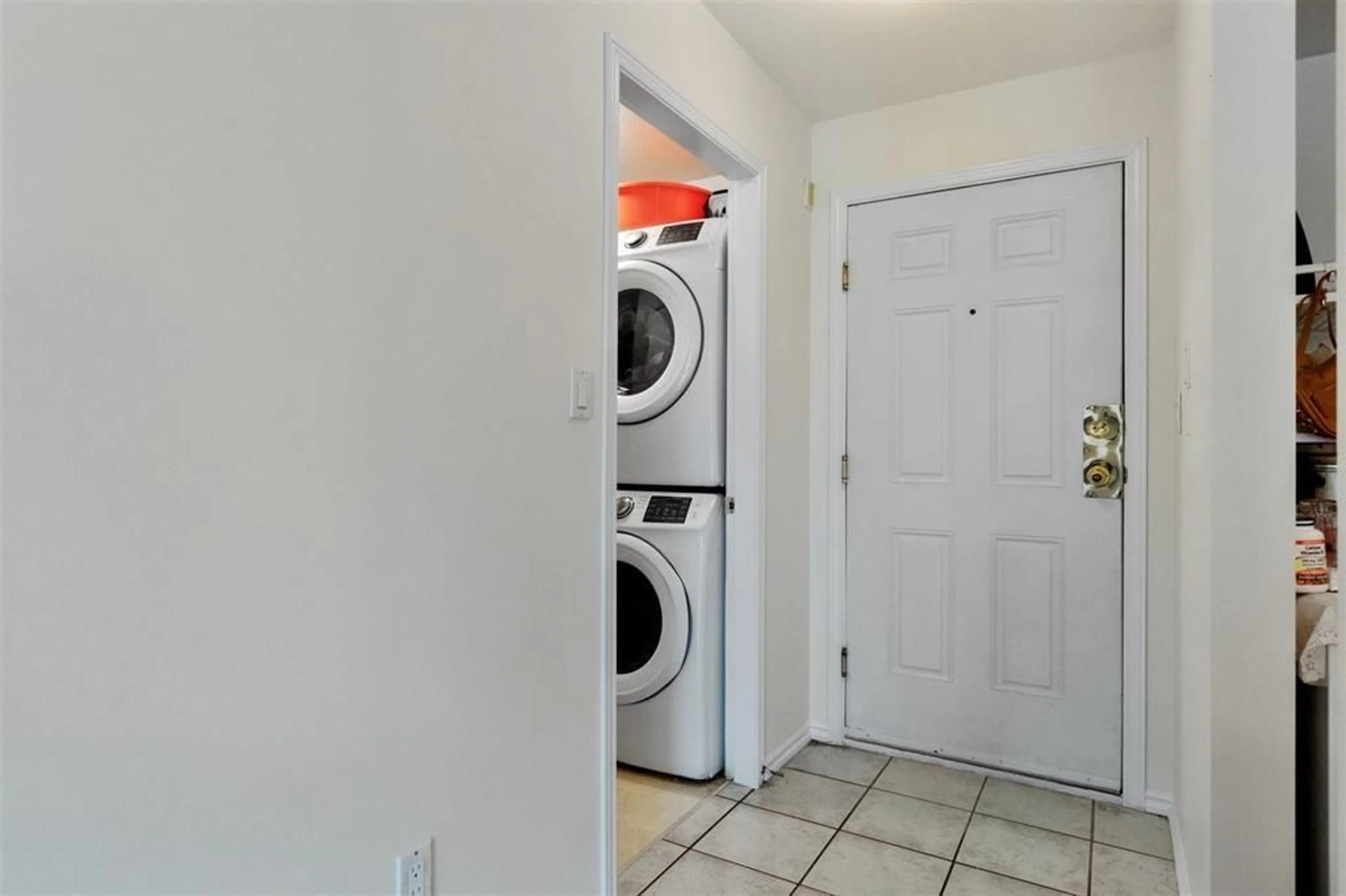 Unknown for 212 - 15130 108 AVENUE, Surrey British Columbia V3R0T4