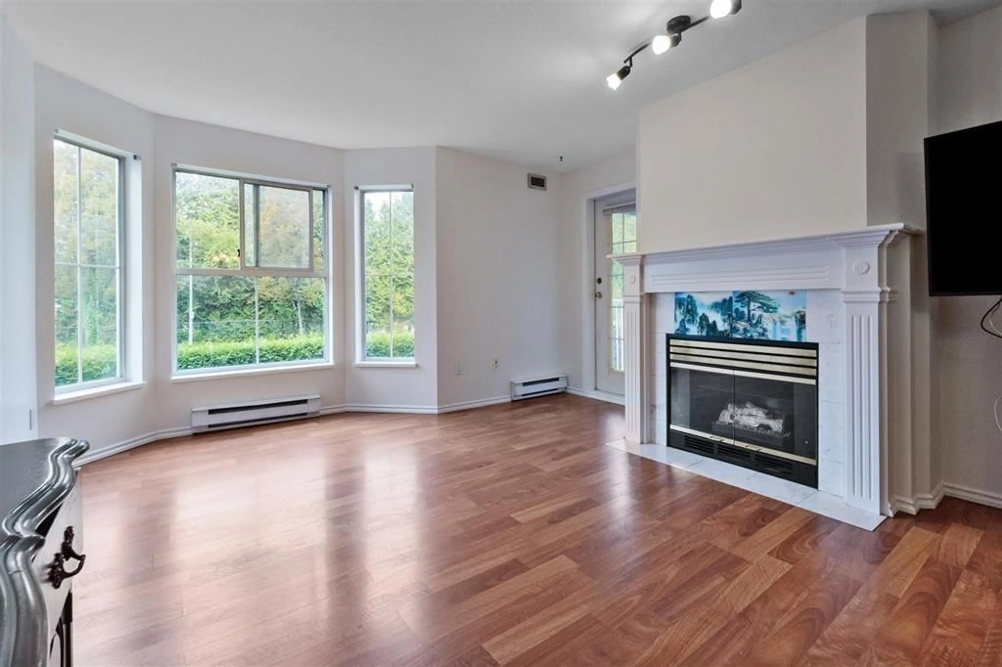 A pic of a room for 212 - 15130 108 AVENUE, Surrey British Columbia V3R0T4