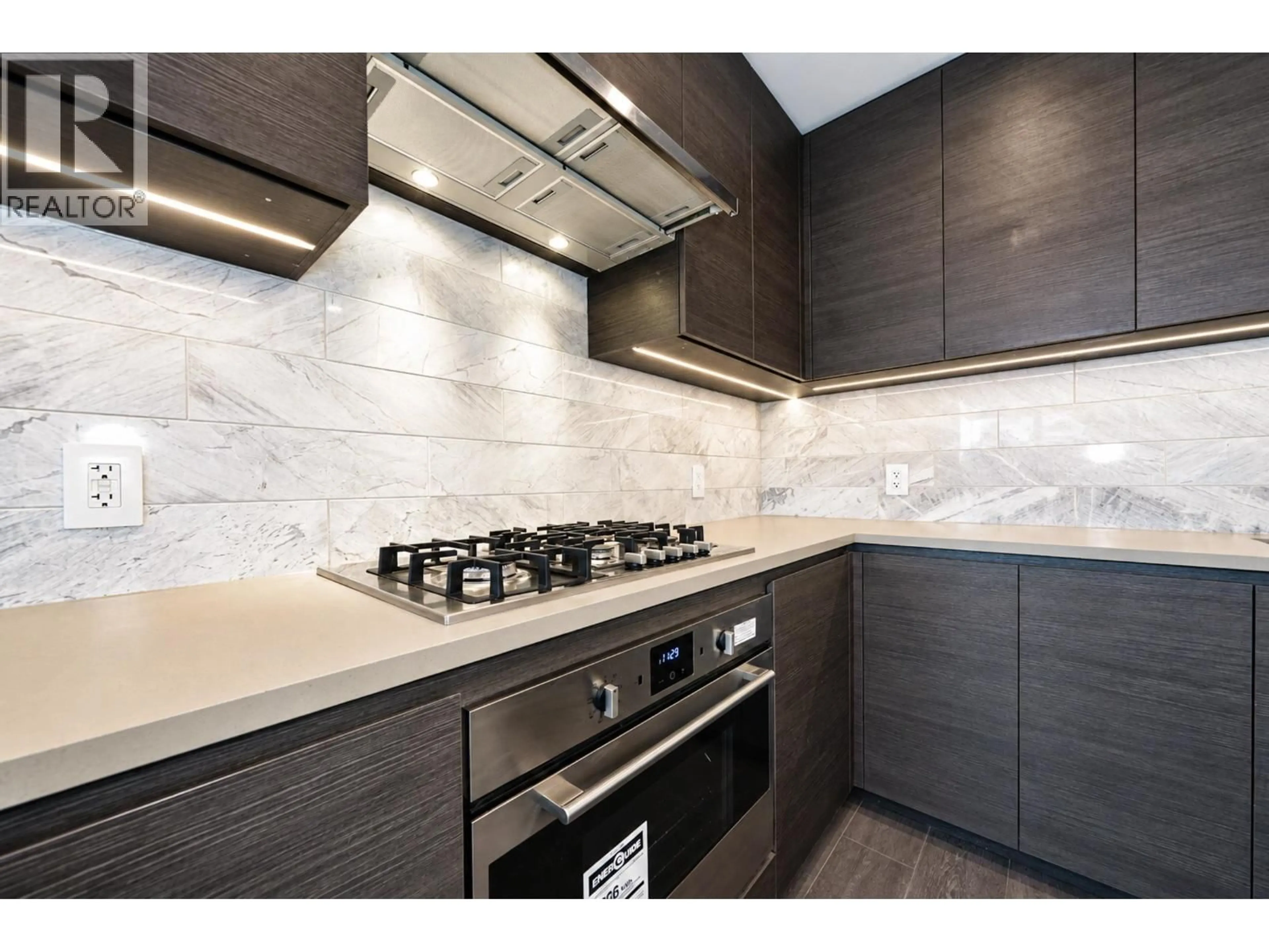 Standard kitchen, ceramic/tile floor for 2811 - 2108 GILMORE AVENUE, Burnaby British Columbia V5C0N8