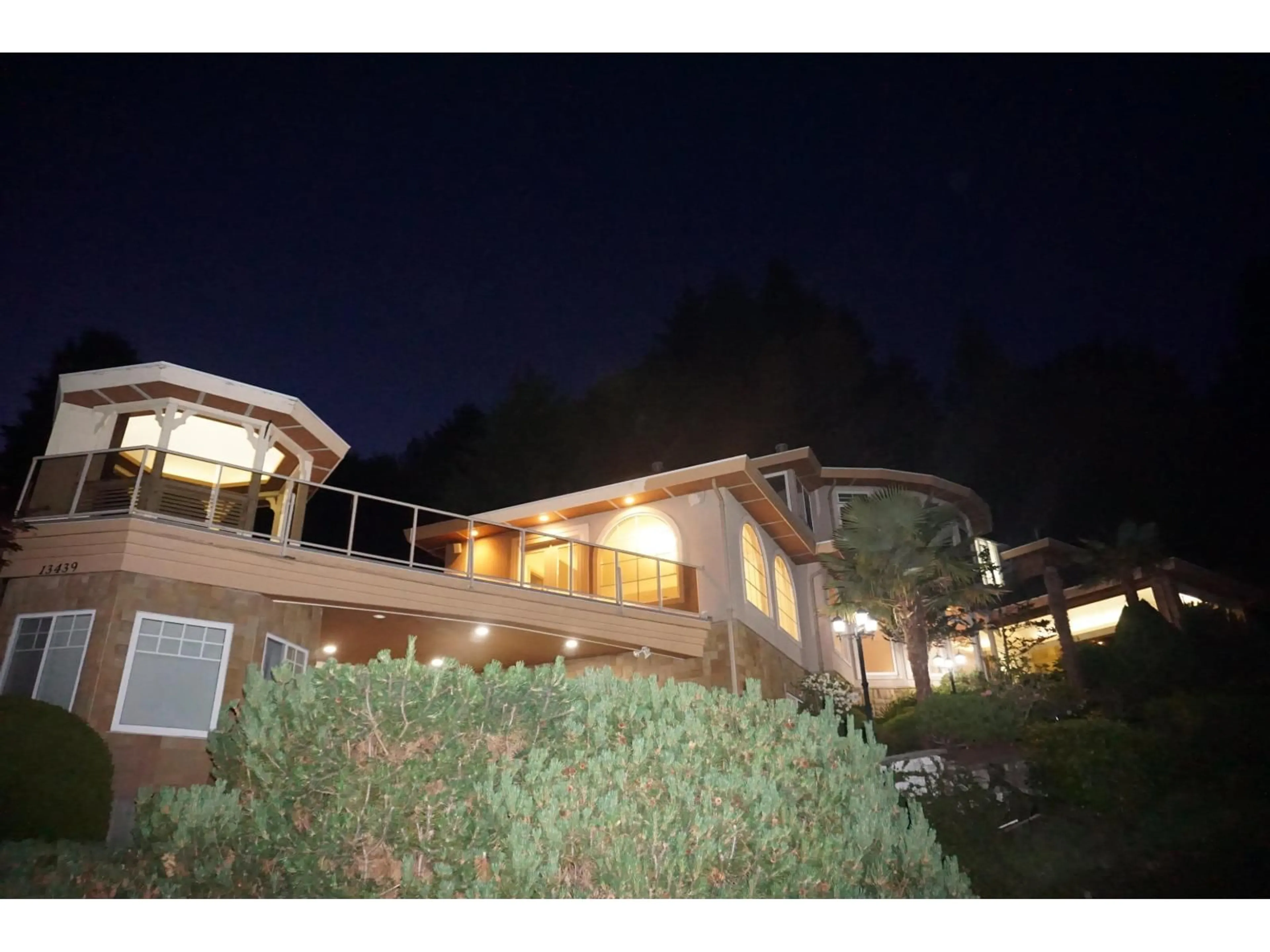 A pic from outside/outdoor area/front of a property/back of a property/a pic from drone, unknown for 13439 55A AVENUE, Surrey British Columbia V3X3B5