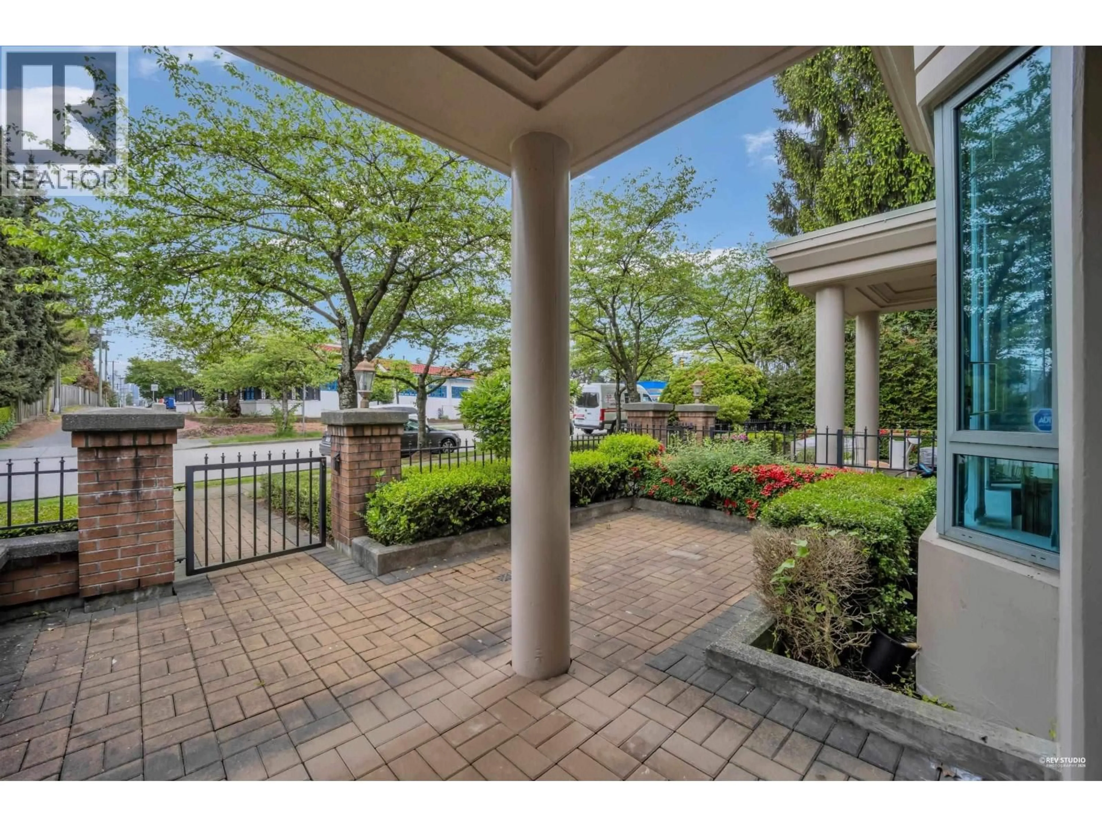Patio, water/lake/river/ocean view for 2 - 6611 SOUTHOAKS CRESCENT, Burnaby British Columbia V5E4L5