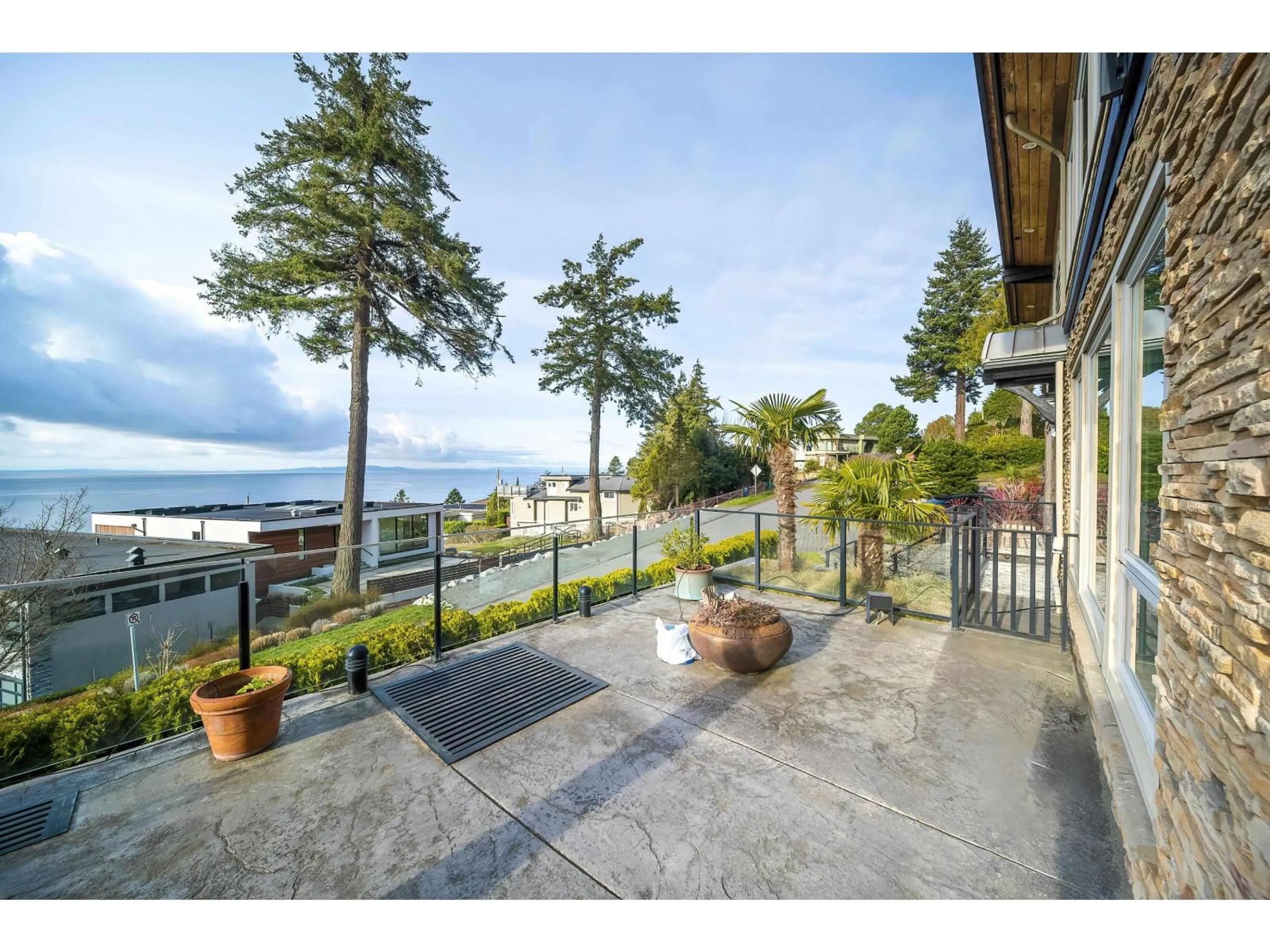 Patio, water/lake/river/ocean view for 14533 MAGDALEN AVENUE, White Rock British Columbia V4B2X5