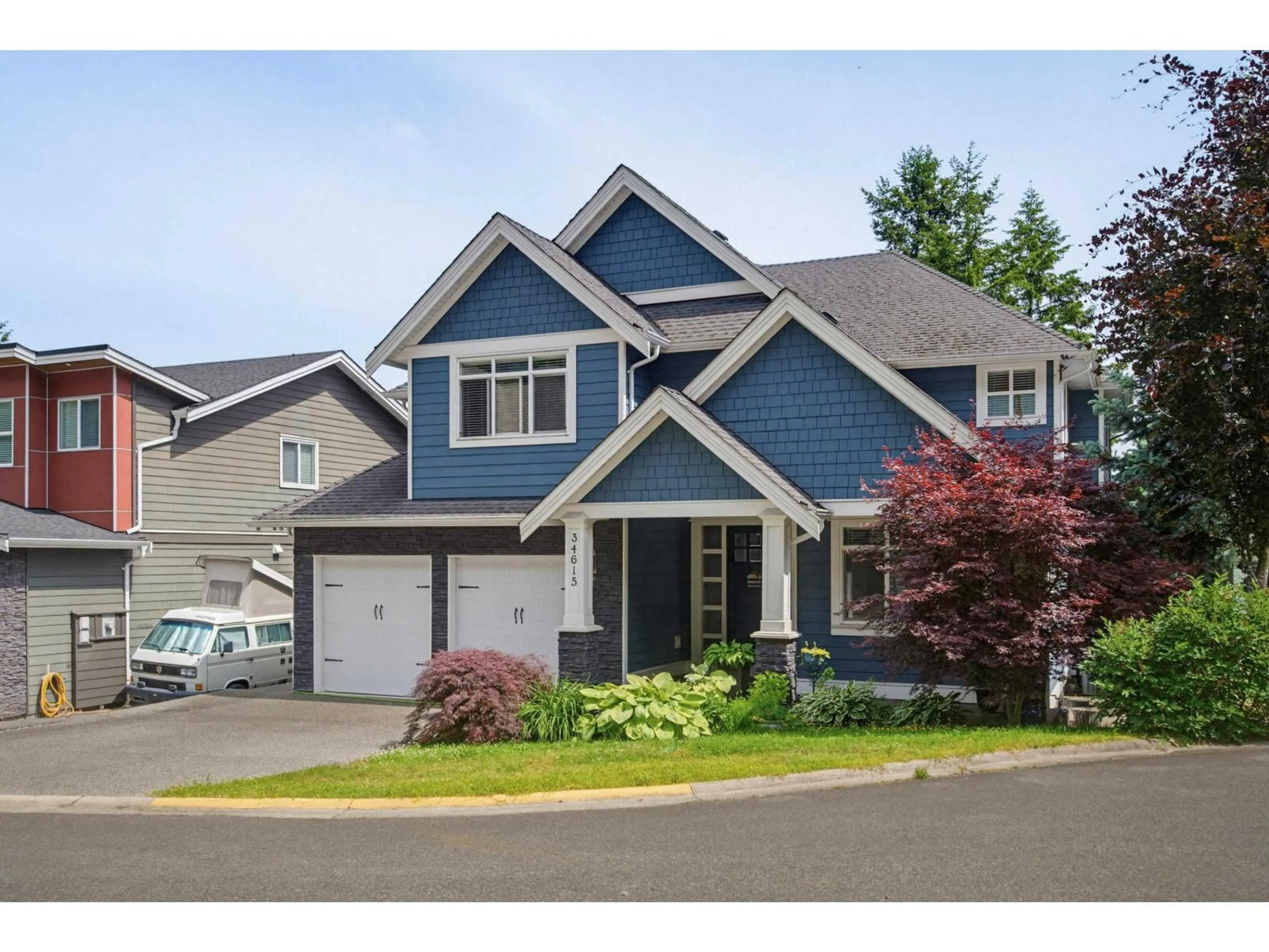 Home with vinyl exterior material, street for 34615 GORDON PLACE, Mission British Columbia V2V6P9