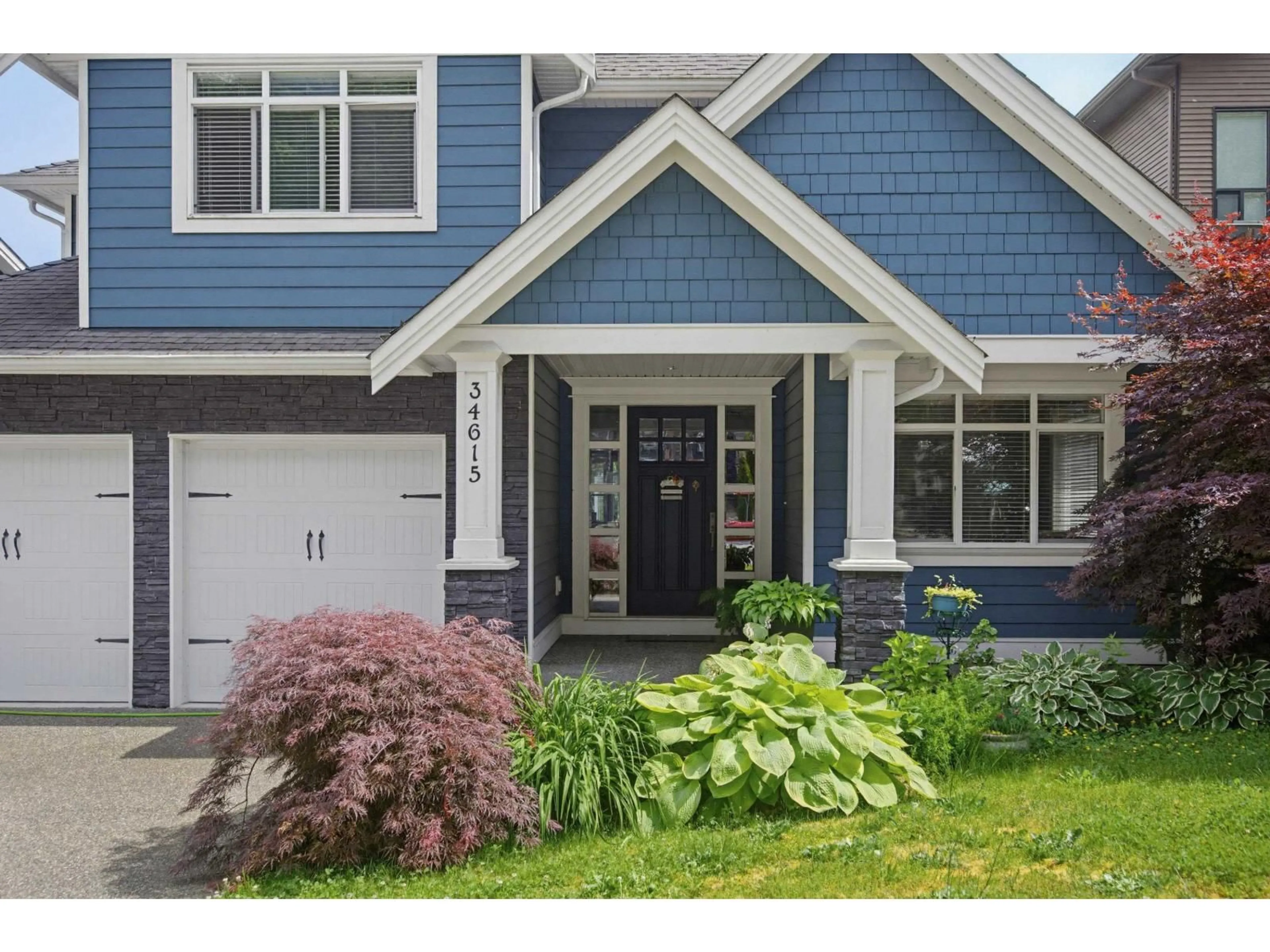 Home with vinyl exterior material, street for 34615 GORDON PLACE, Mission British Columbia V2V6P9