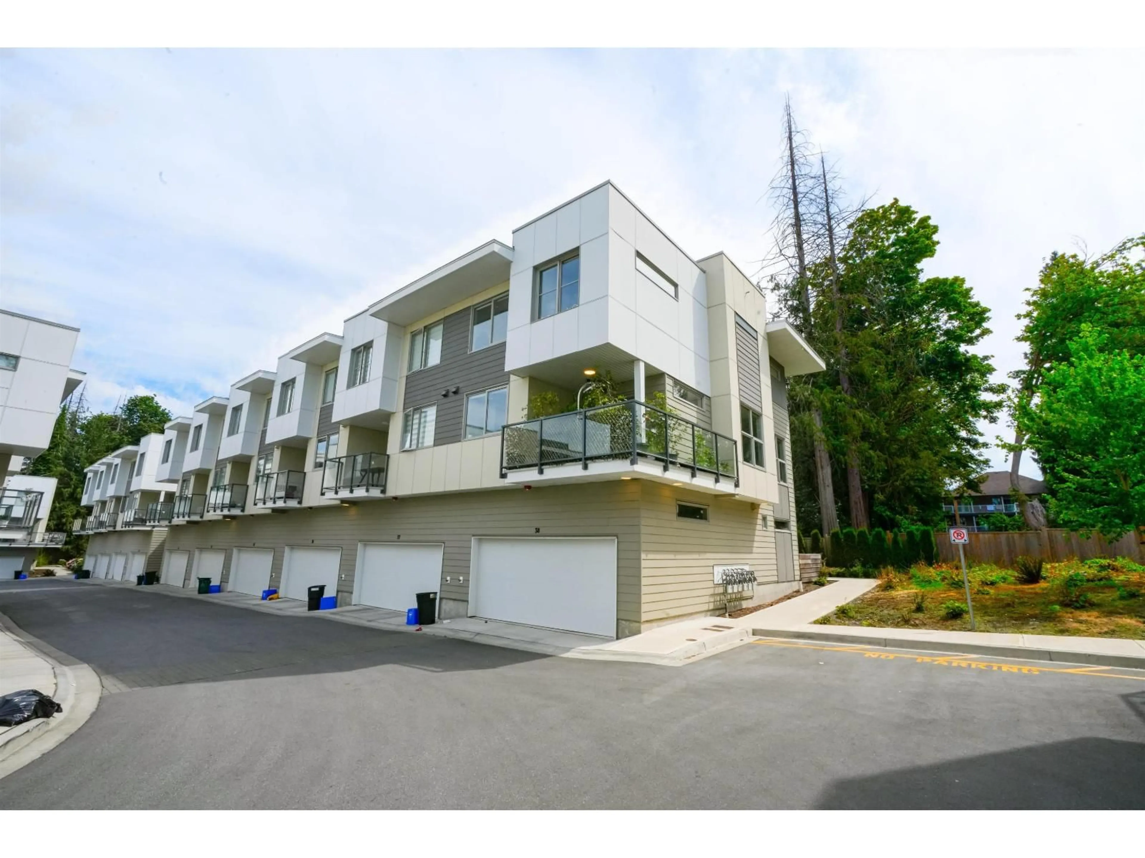 Unknown for 38 - 12585 104A AVENUE, Surrey British Columbia V3V0G7