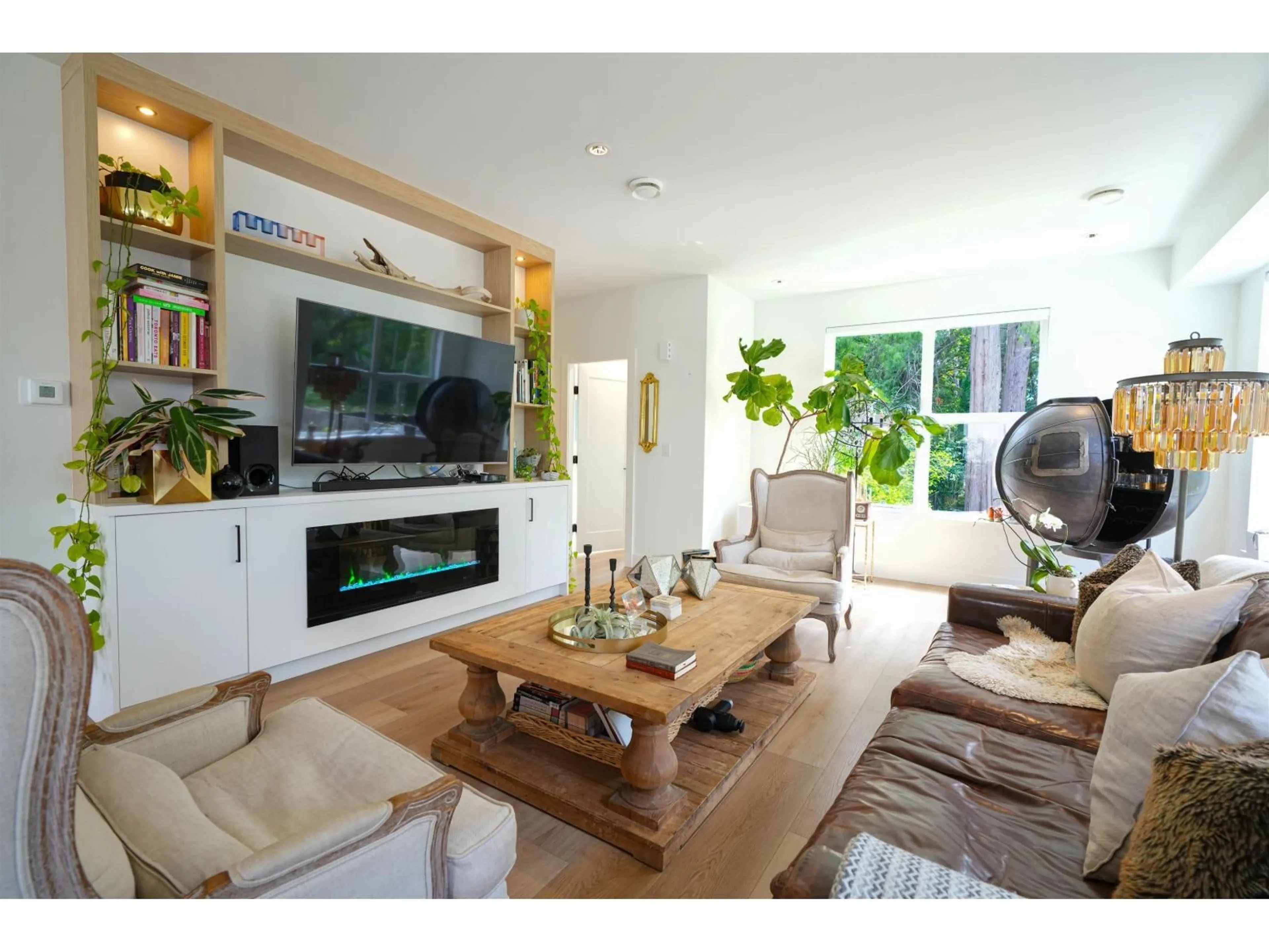 Living room with furniture, wood/laminate floor for 38 - 12585 104A AVENUE, Surrey British Columbia V3V0G7