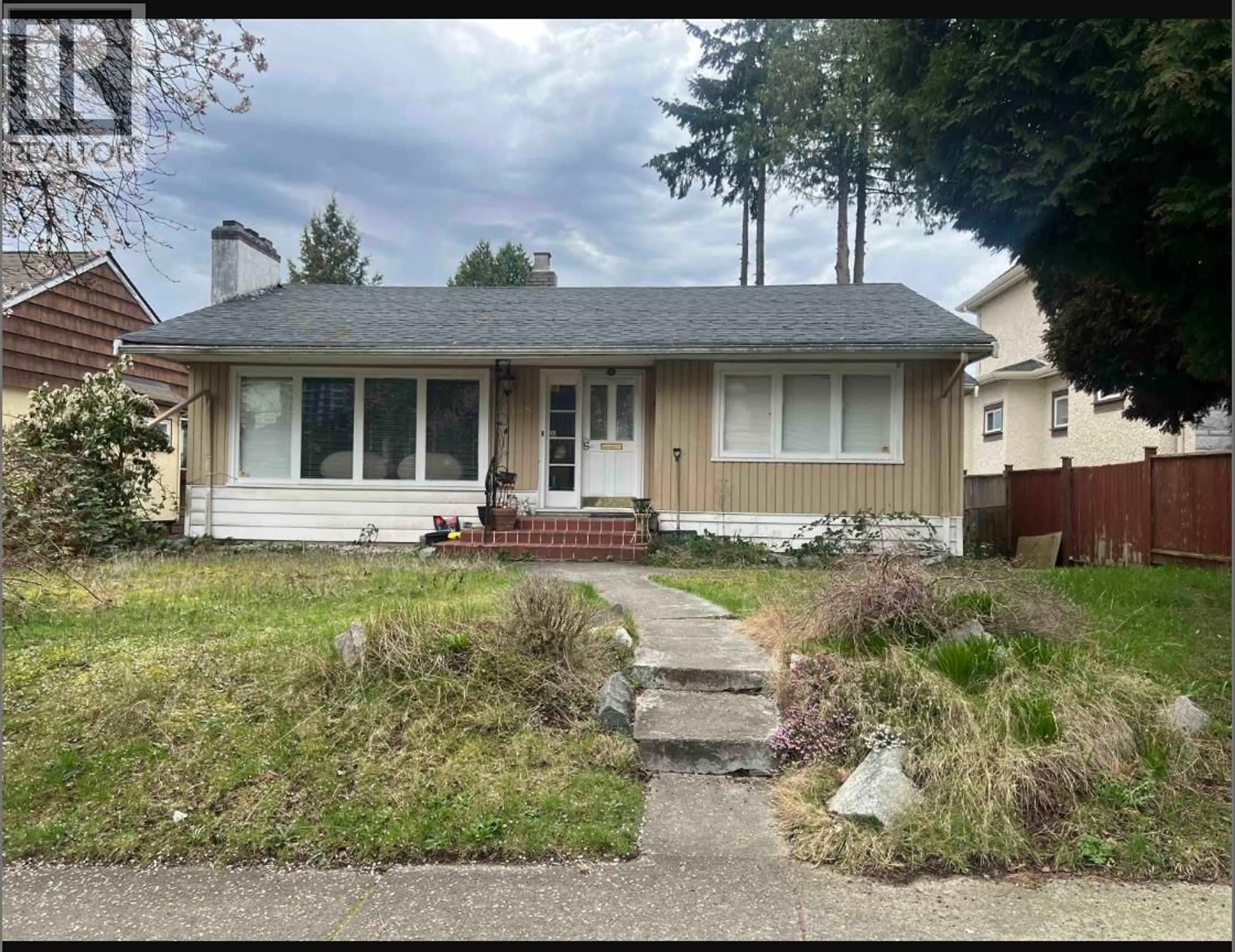 Home with vinyl exterior material, street for 438 45TH AVENUE, Vancouver British Columbia V5Y2W6
