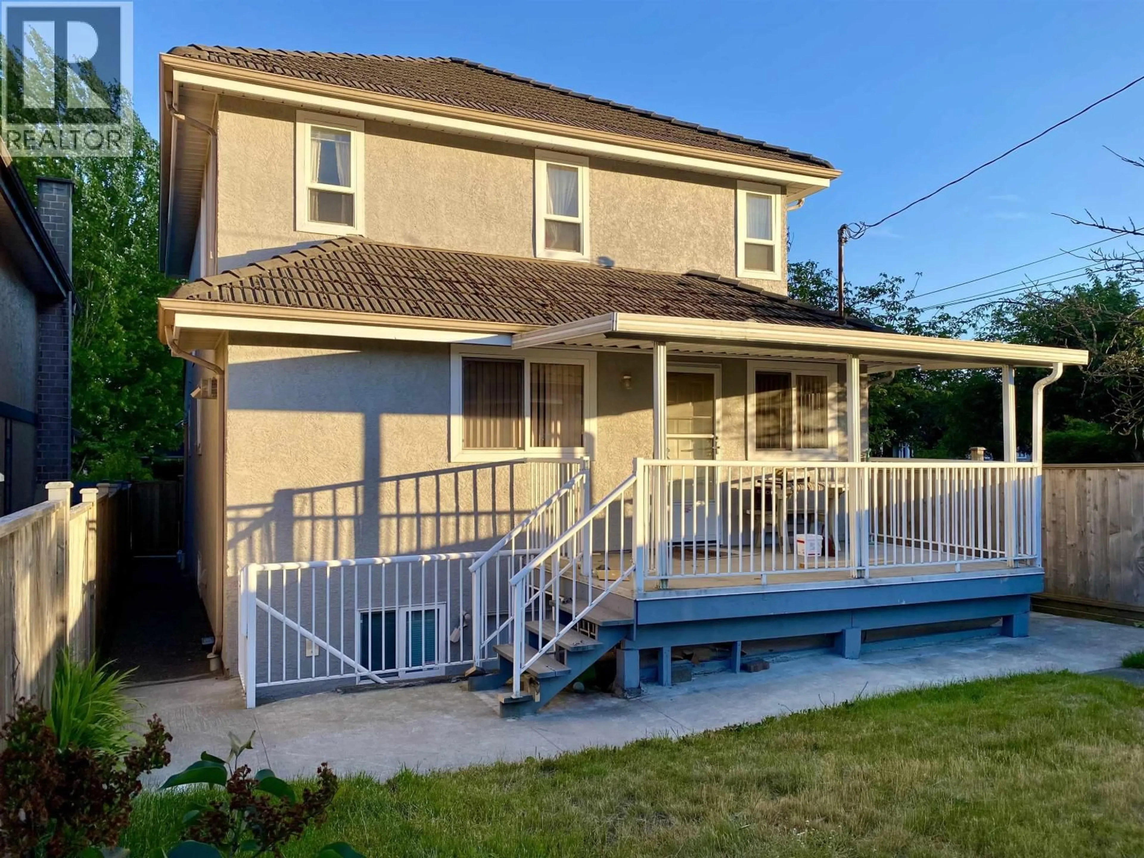 Home with vinyl exterior material, street for 195 46TH AVENUE, Vancouver British Columbia V5Y3V4