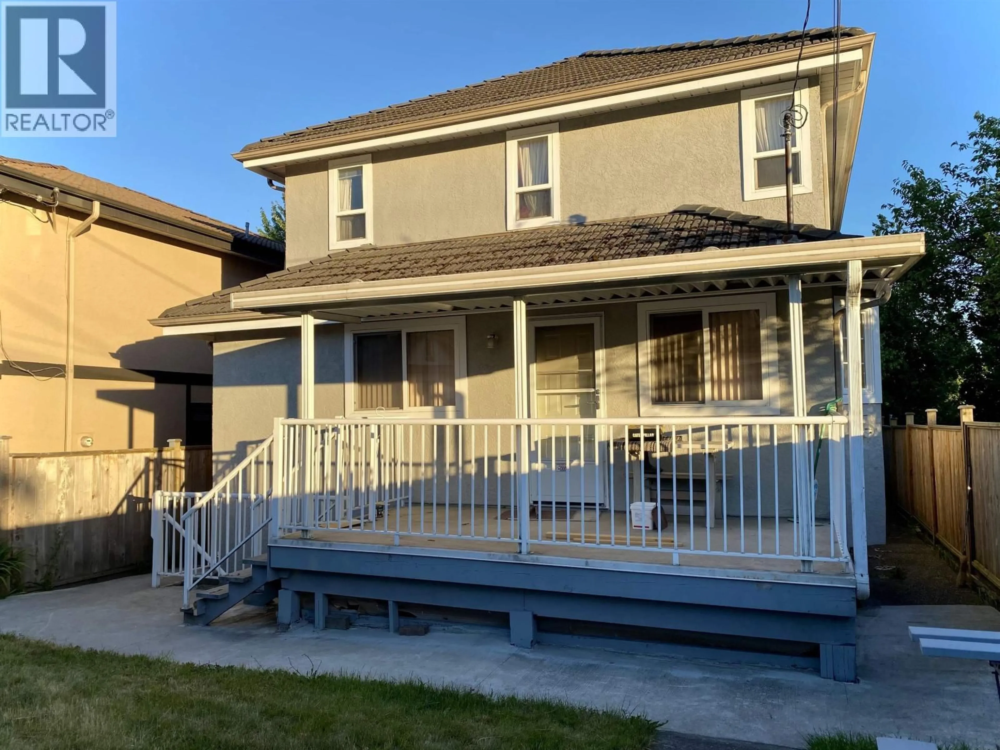 Home with vinyl exterior material, street for 195 46TH AVENUE, Vancouver British Columbia V5Y3V4