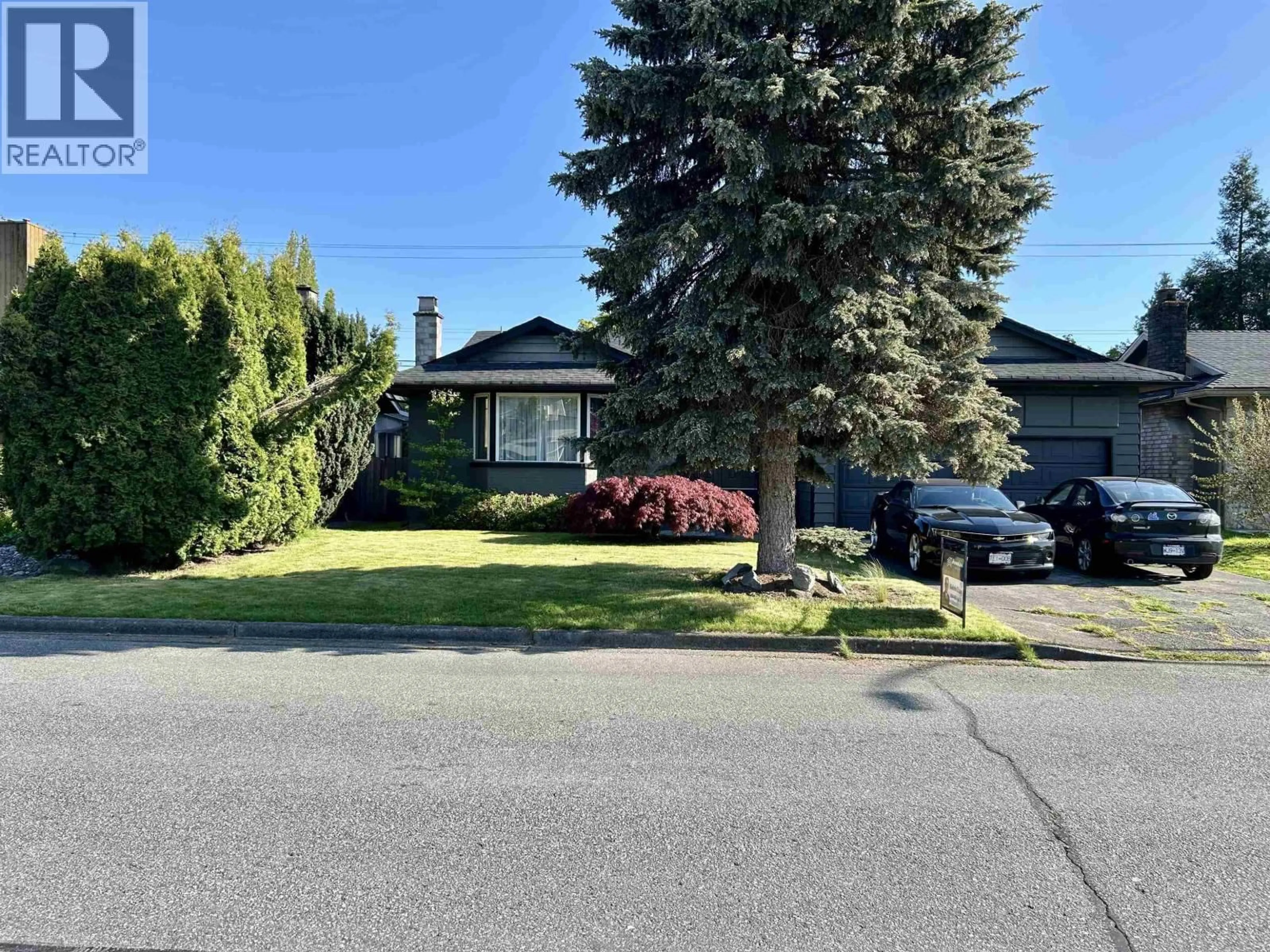 A pic from outside/outdoor area/front of a property/back of a property/a pic from drone, street for 7560 WATERTON DRIVE, Richmond British Columbia V7A4G4