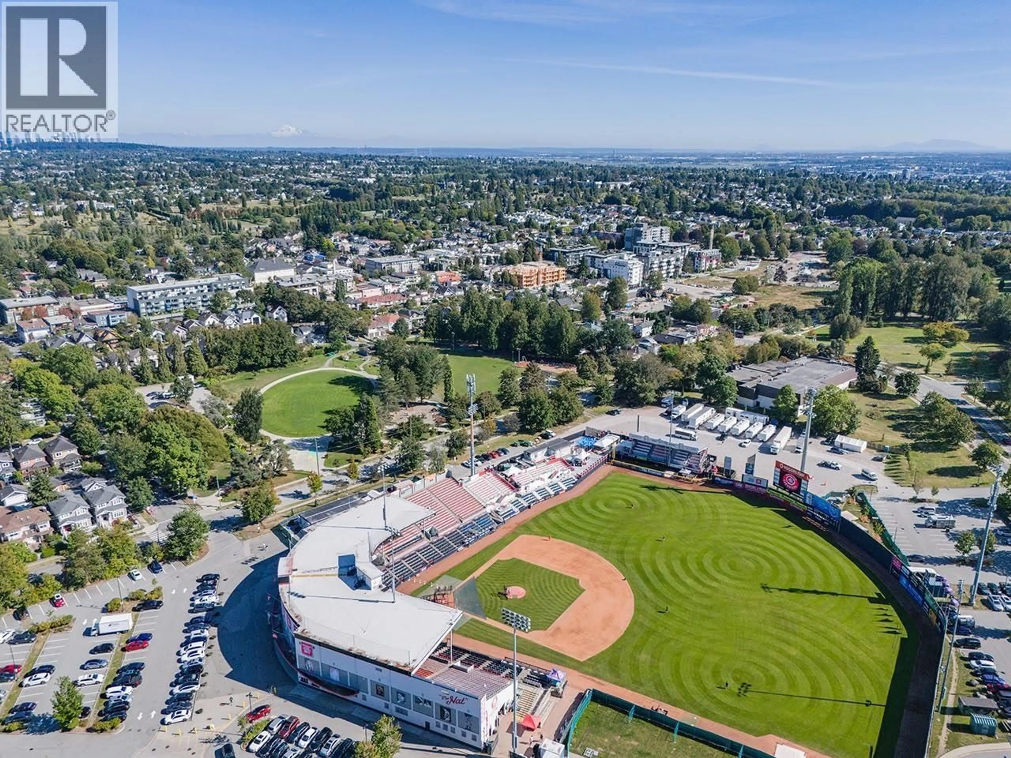 A pic from outside/outdoor area/front of a property/back of a property/a pic from drone, mountain view for 301 - 188 32ND AVENUE, Vancouver British Columbia V5V0E4