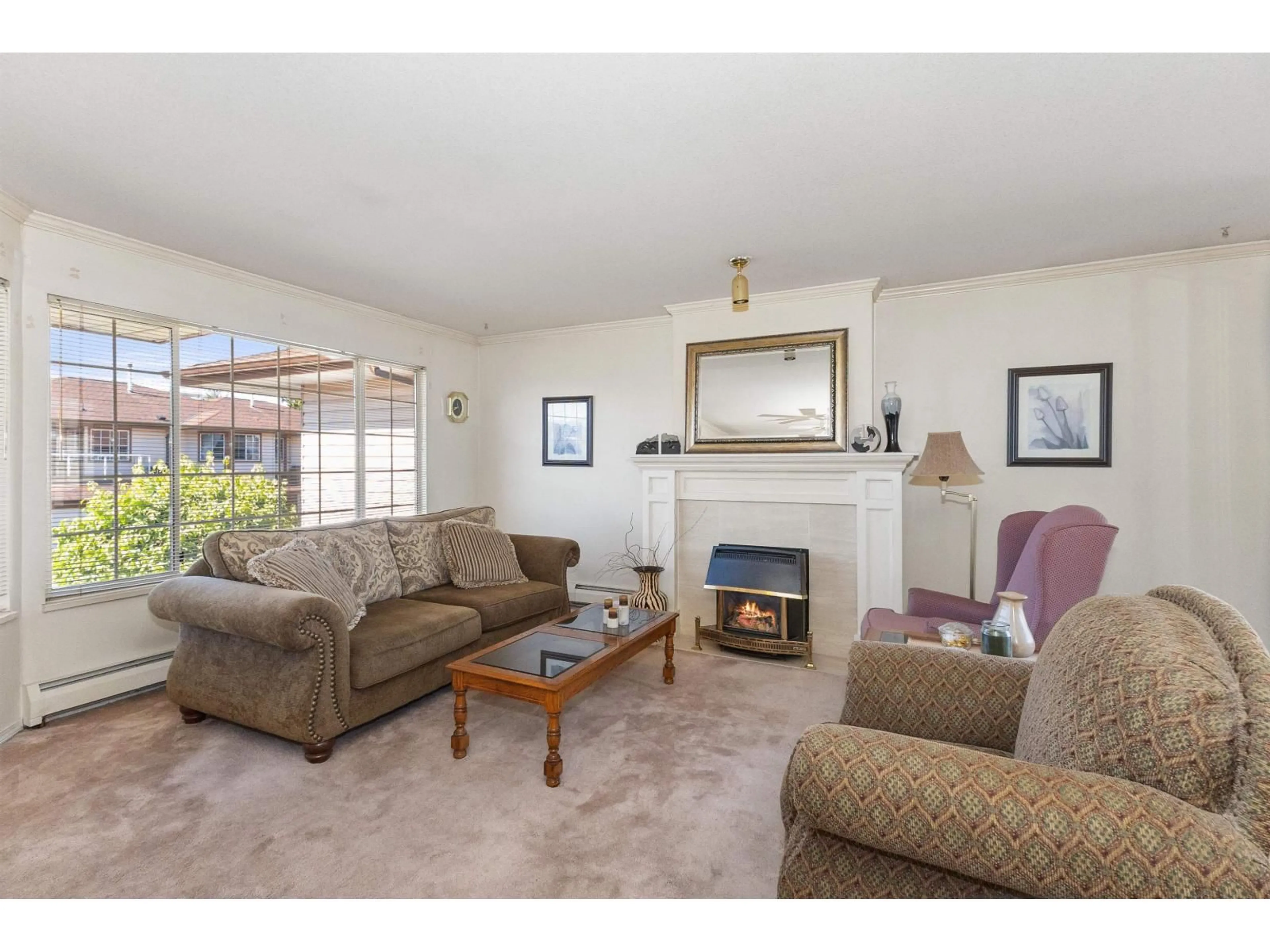 Living room with furniture, unknown for 36 - 32659 GEORGE FERGUSON WAY, Abbotsford British Columbia V2T4E4