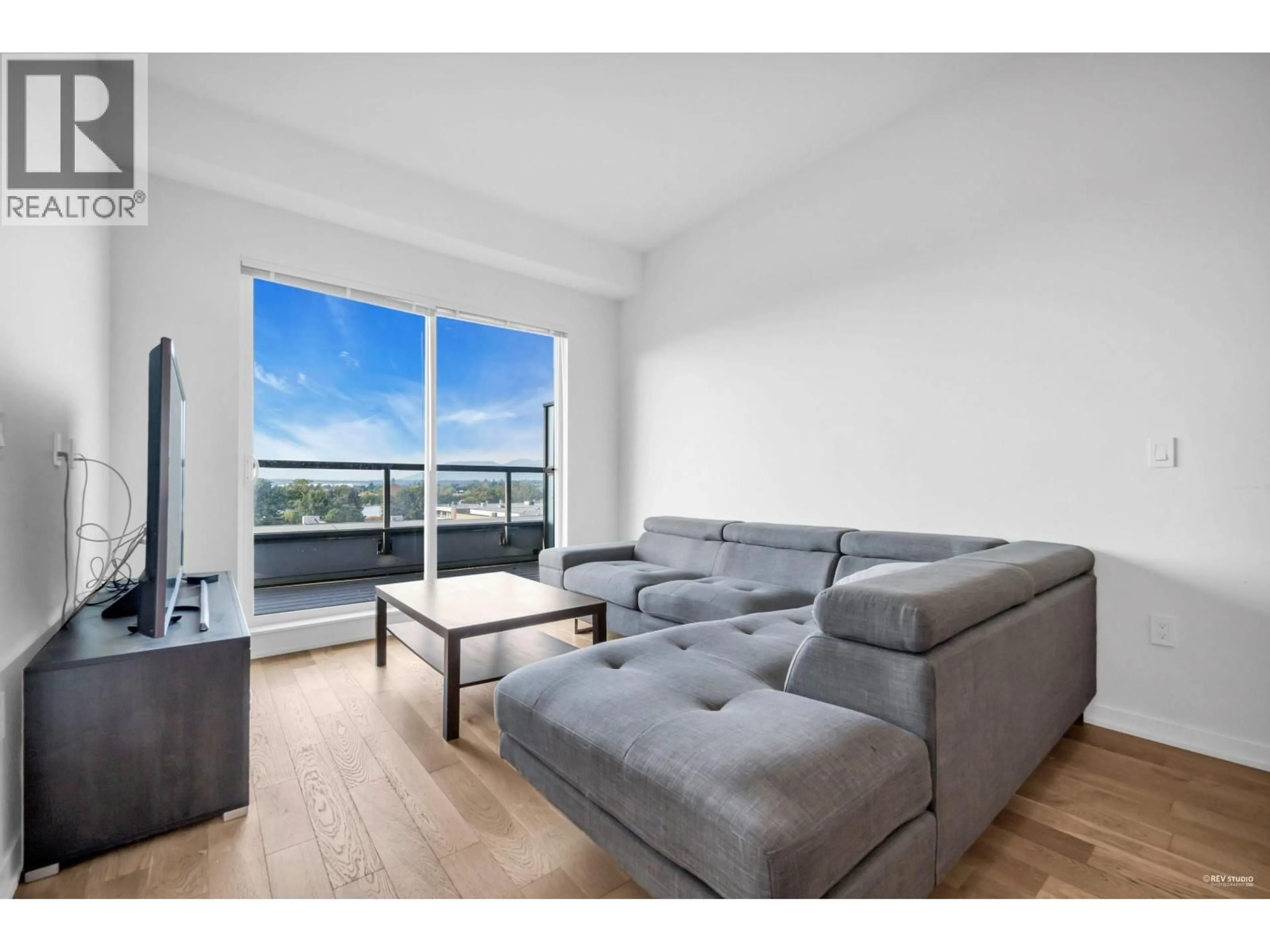 Living room with furniture, wood/laminate floor for 603 - 7008 RIVER PARKWAY, Richmond British Columbia V6X0R1