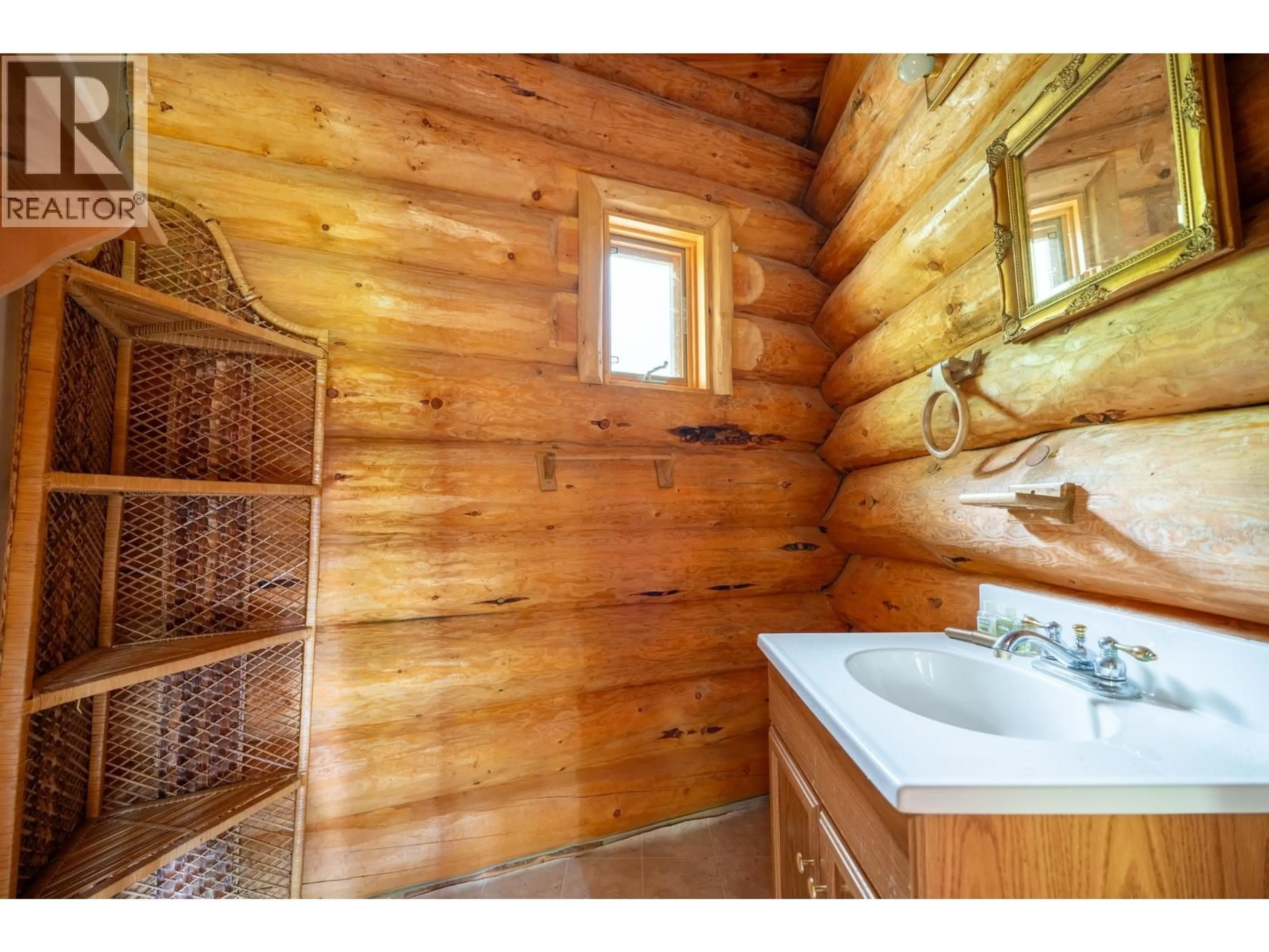Standard bathroom, unknown for 34286 16 HIGHWAY, Prince George British Columbia V2N6X2