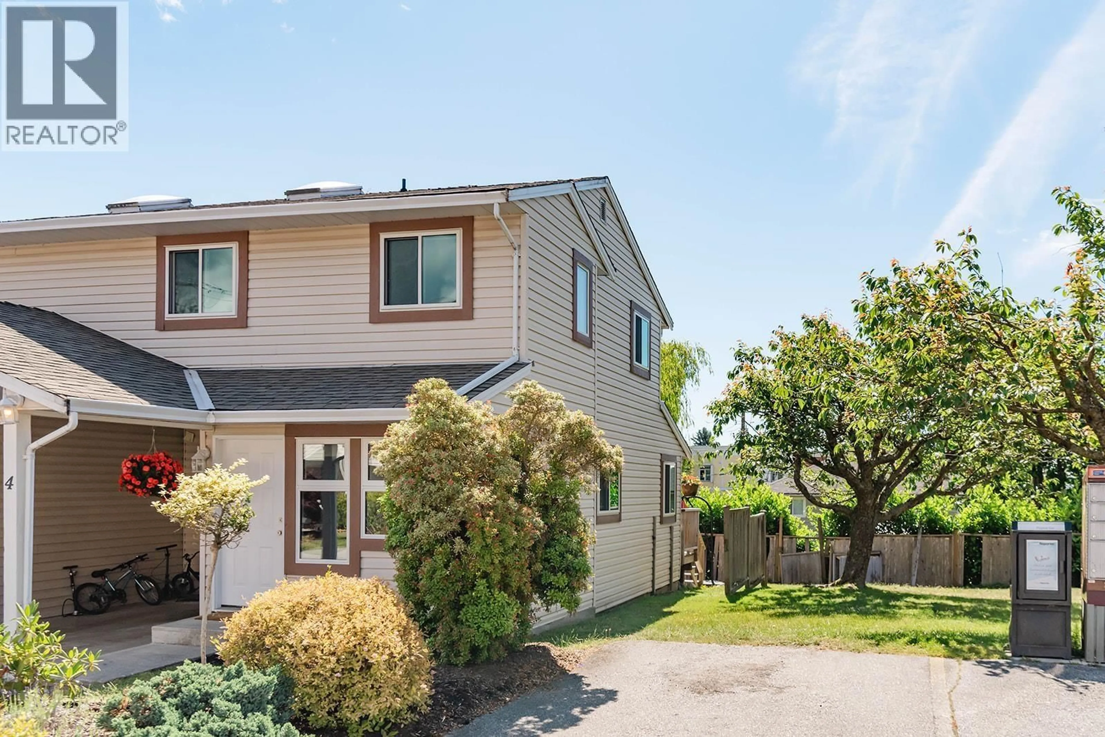 Home with vinyl exterior material, street for 4 - 765 SCHOOL ROAD, Gibsons British Columbia V0N1V9