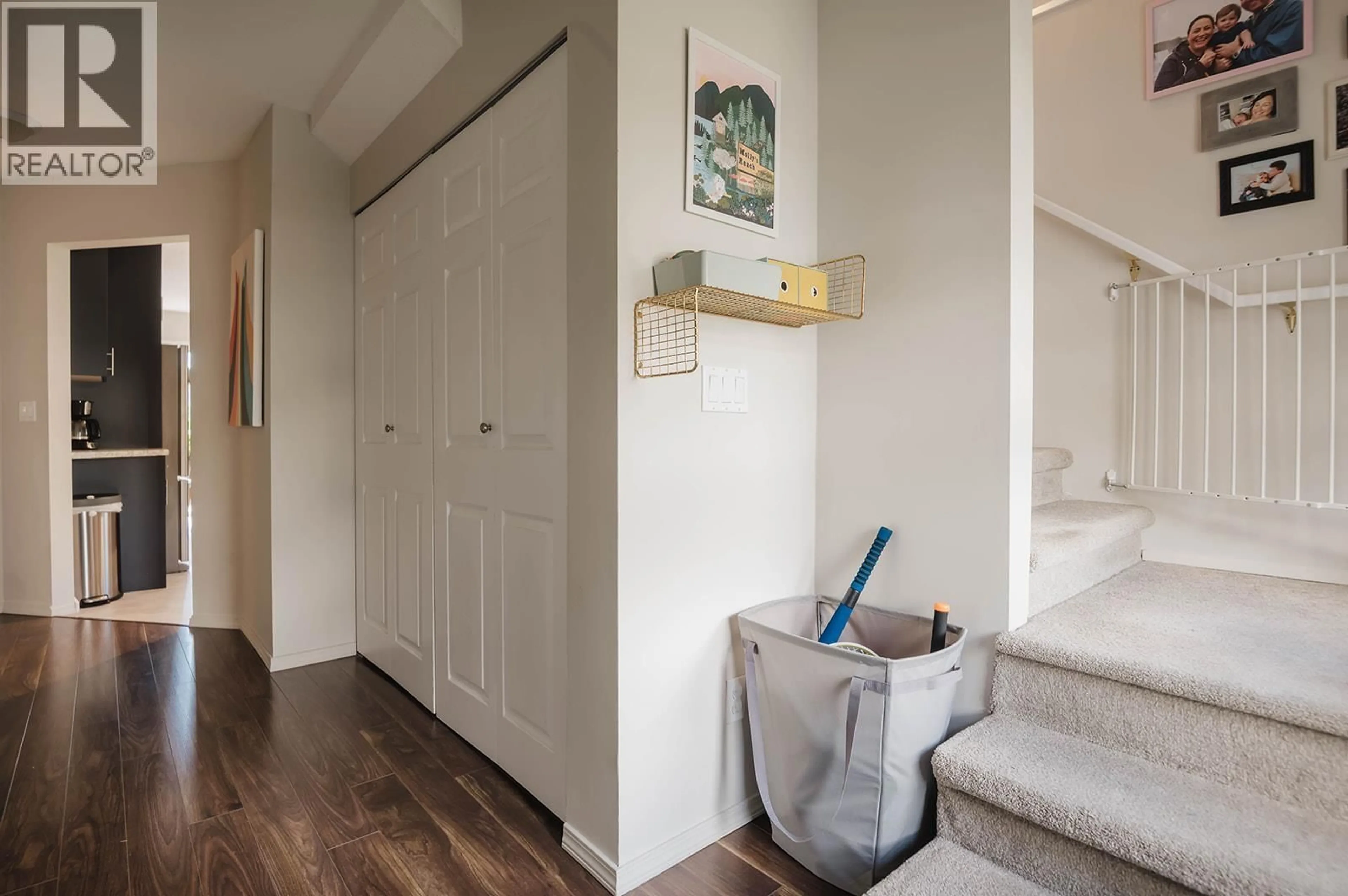 Indoor entryway for 4 - 765 SCHOOL ROAD, Gibsons British Columbia V0N1V9