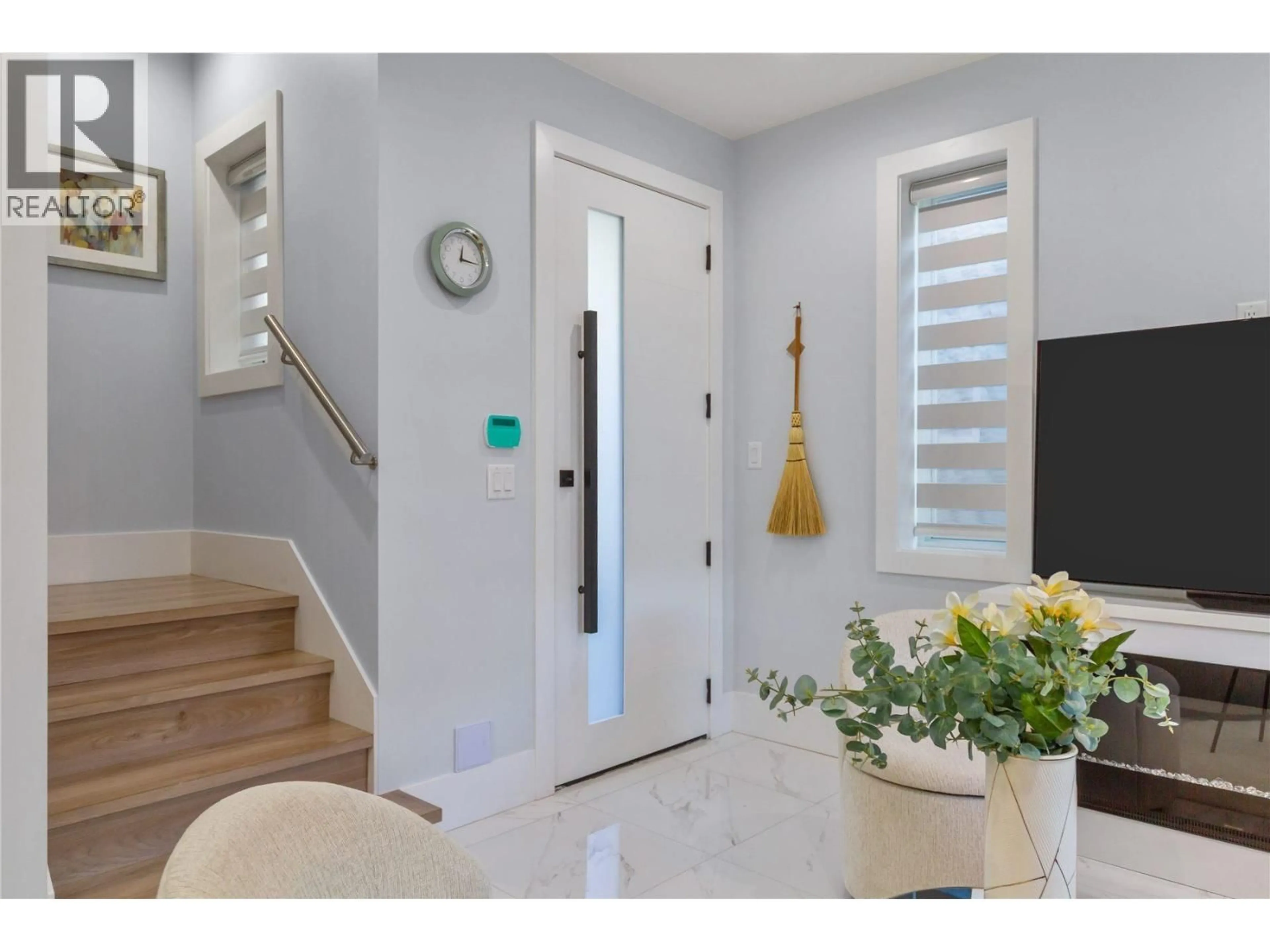 Indoor entryway for 4328 GLADSTONE STREET, Vancouver British Columbia V5N4Z5