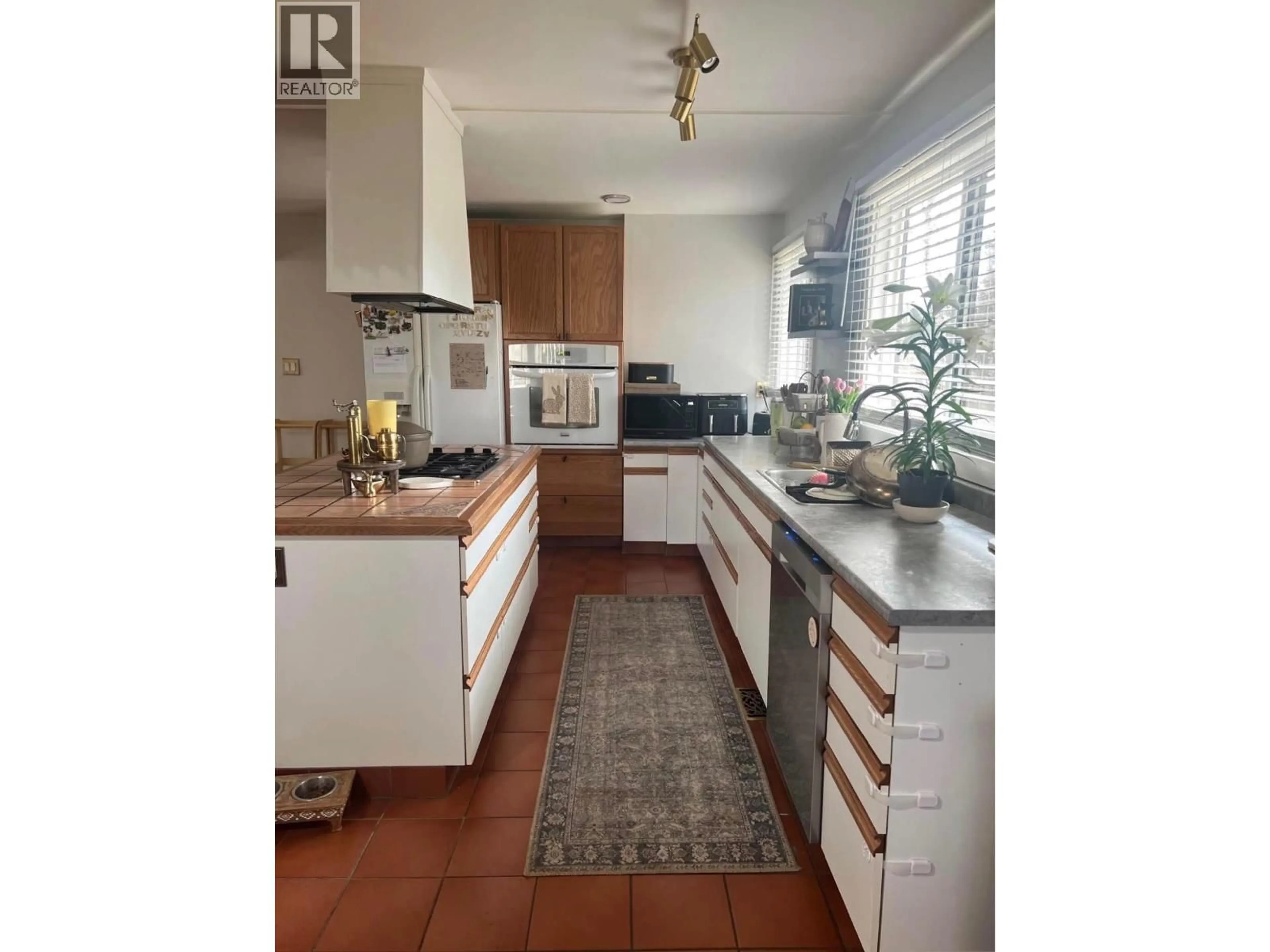 Open concept kitchen, unknown for 2725 NORWOOD STREET, Prince George British Columbia V2L1Y4