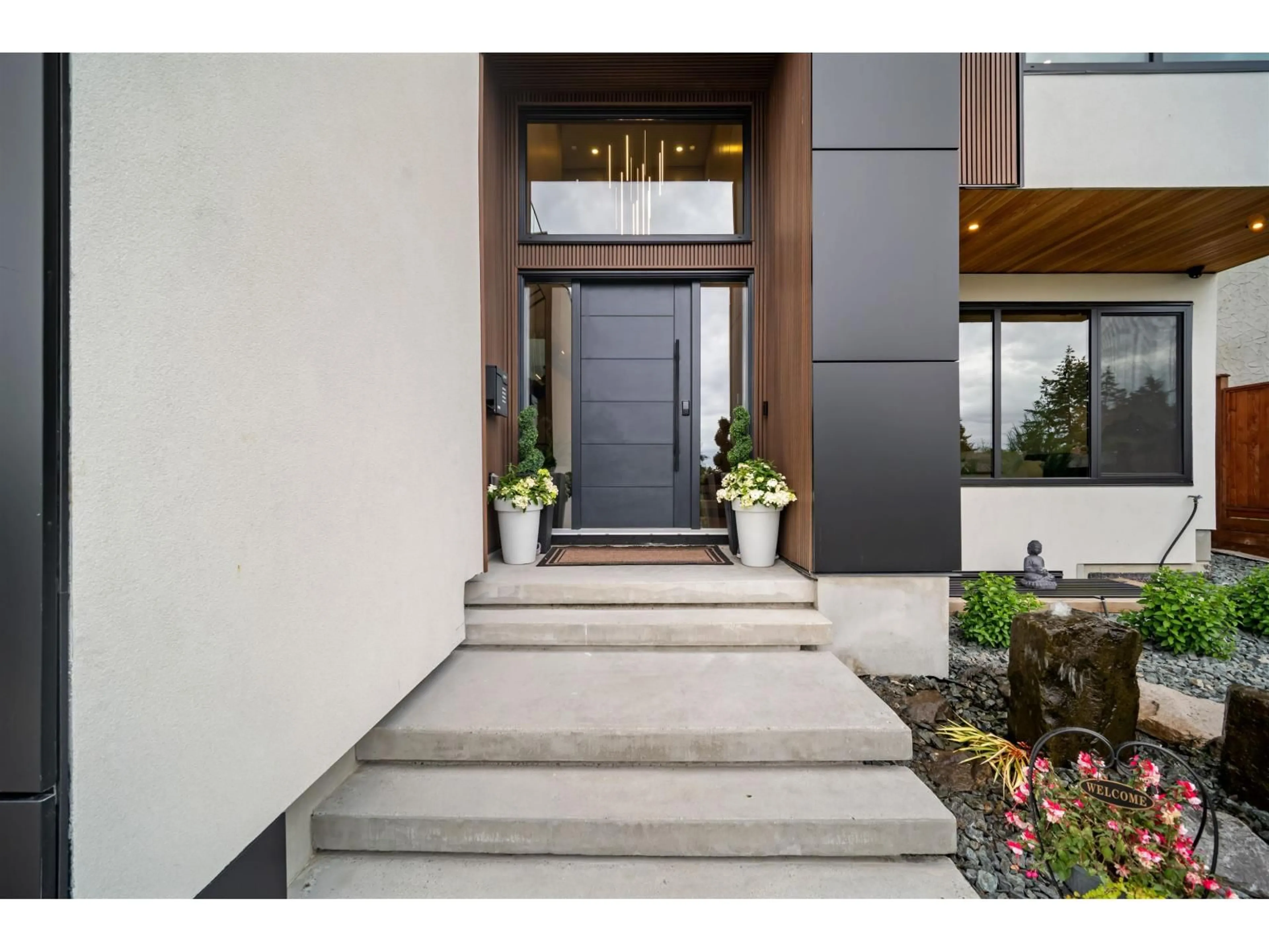 Indoor entryway for 8102 WILTSHIRE PLACE, Delta British Columbia V4C6T2