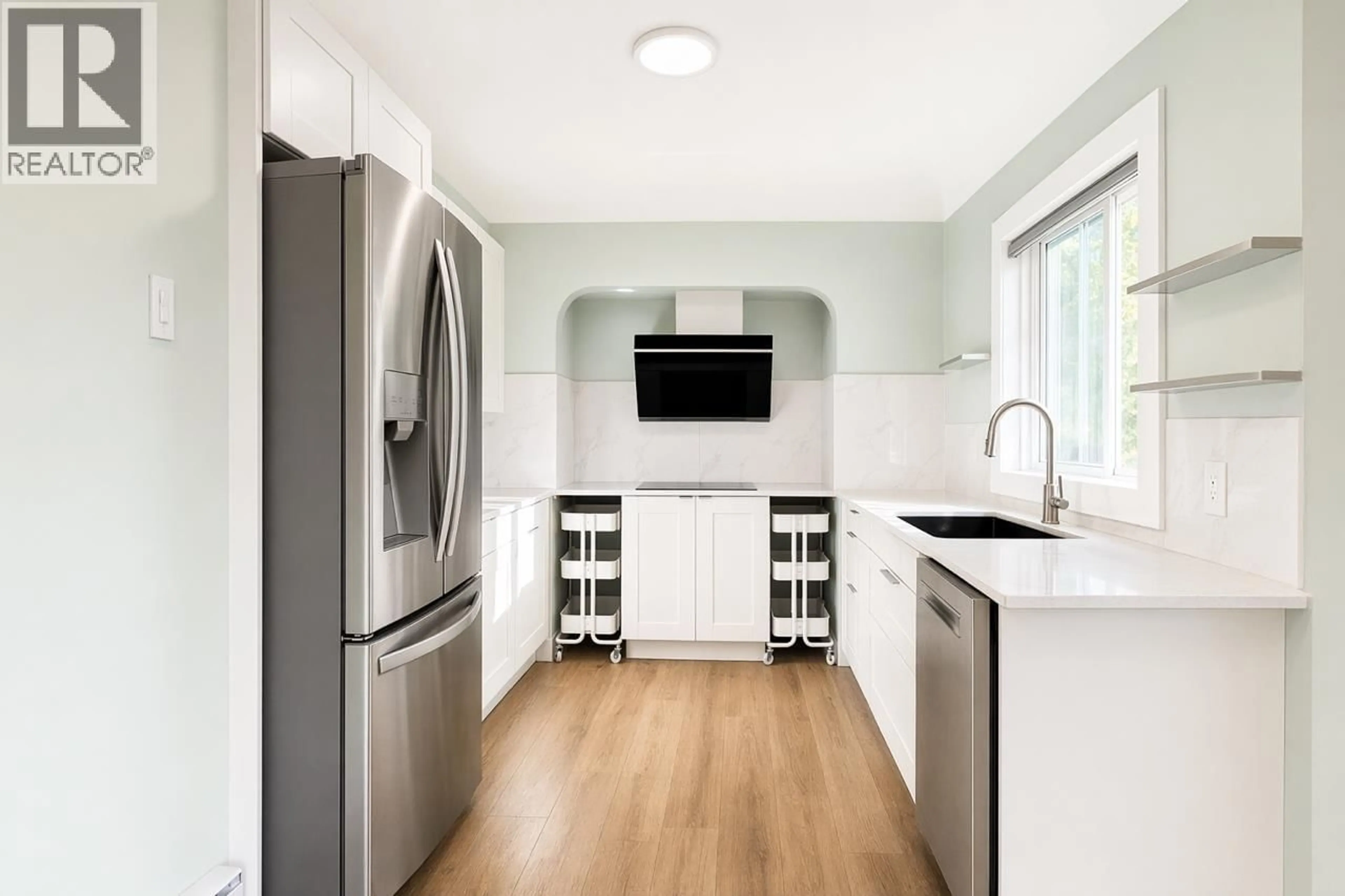 Contemporary kitchen, unknown for 6457 ONTARIO STREET, Vancouver British Columbia V5W2N1