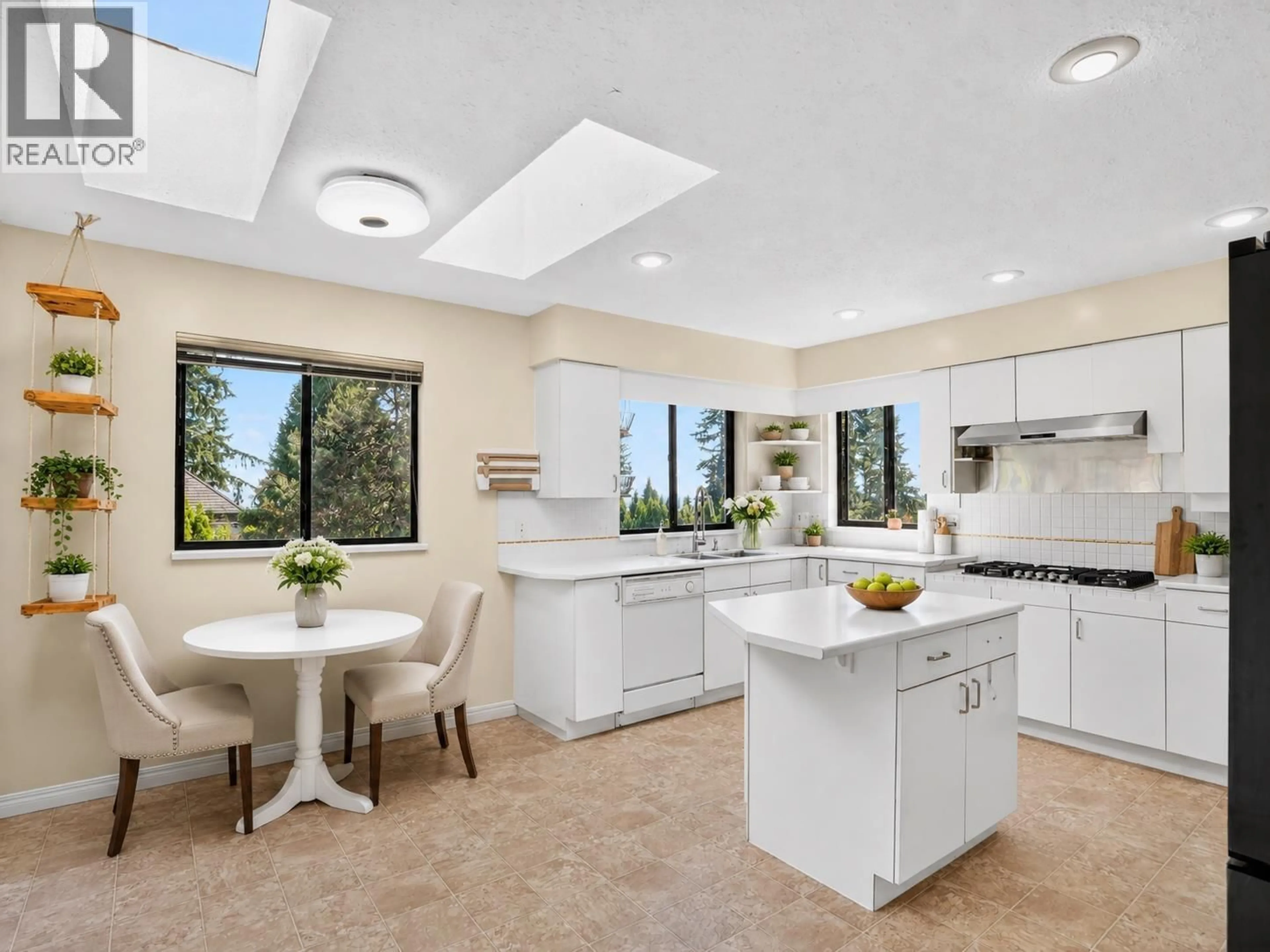 Open concept kitchen, ceramic/tile floor for 2940 DRESDEN WAY, North Vancouver British Columbia V7H1P6