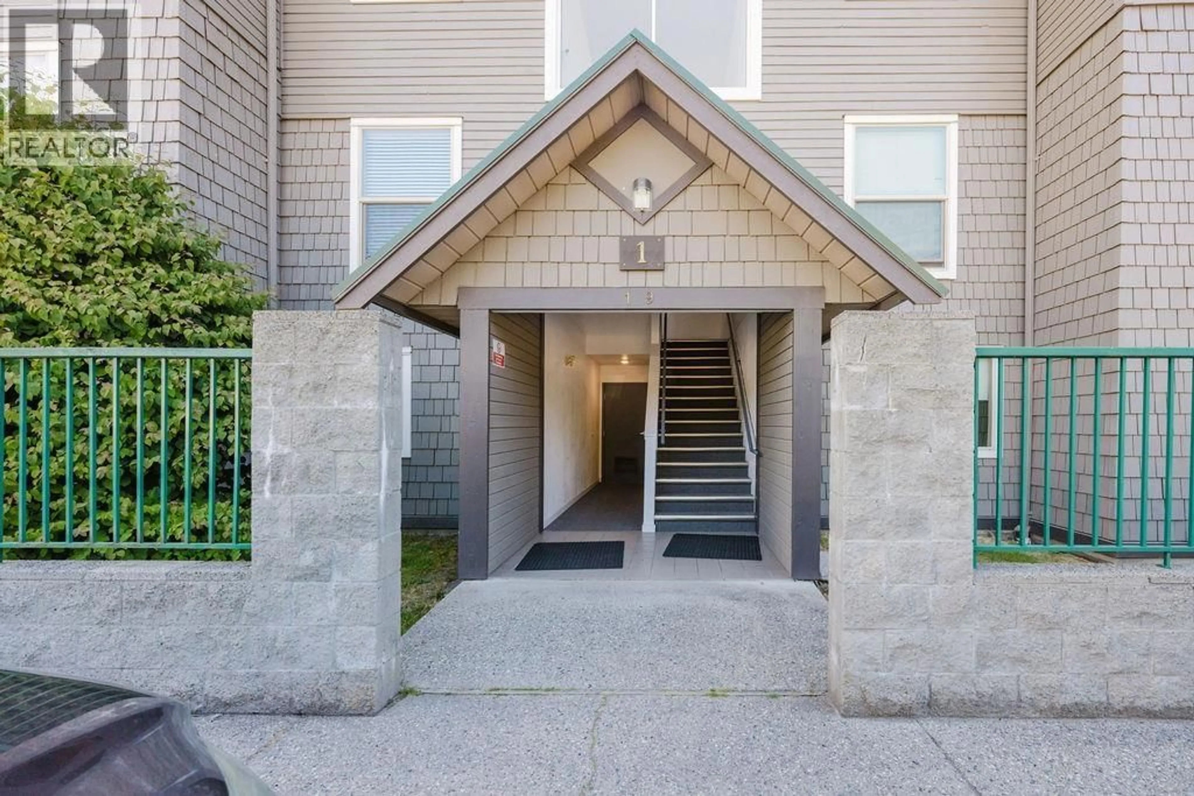 Unknown for 2 - 622 FARNHAM ROAD, Gibsons British Columbia V0N1V8