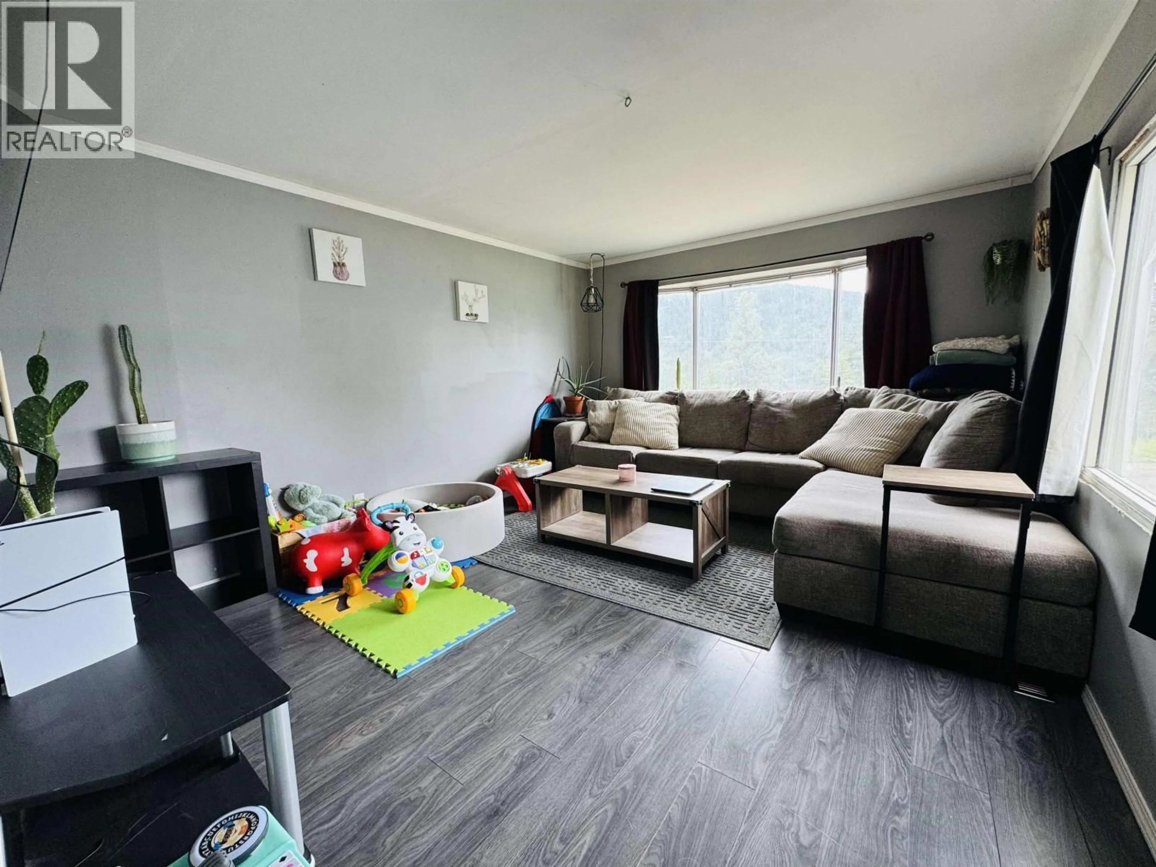 Living room with furniture, wood/laminate floor for T6 - 560 SODA CREEK ROAD, Williams Lake British Columbia V2G5E7