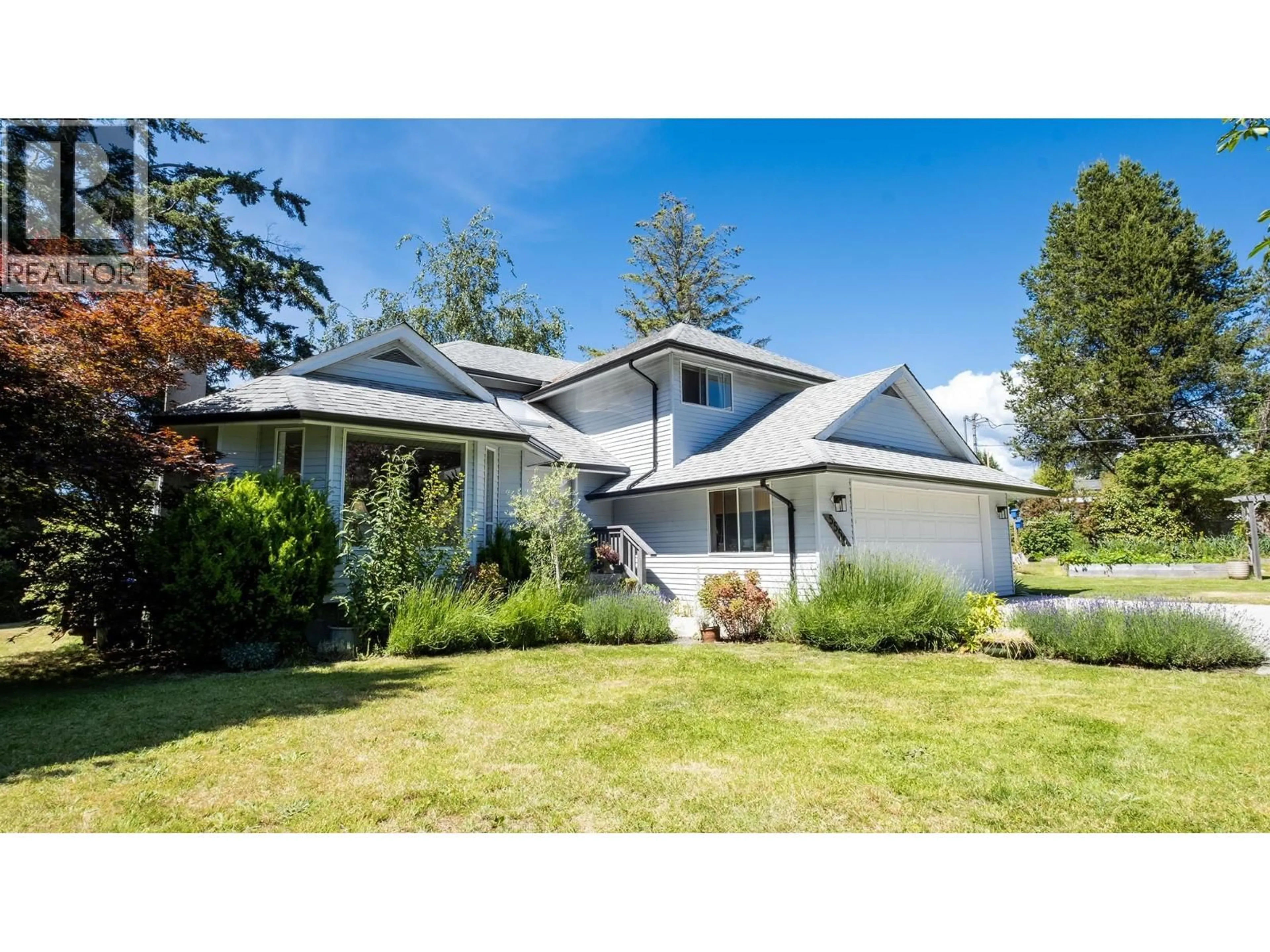 Home with vinyl exterior material, street for 5555 WINTER ROAD, Sechelt British Columbia V7Z0M5
