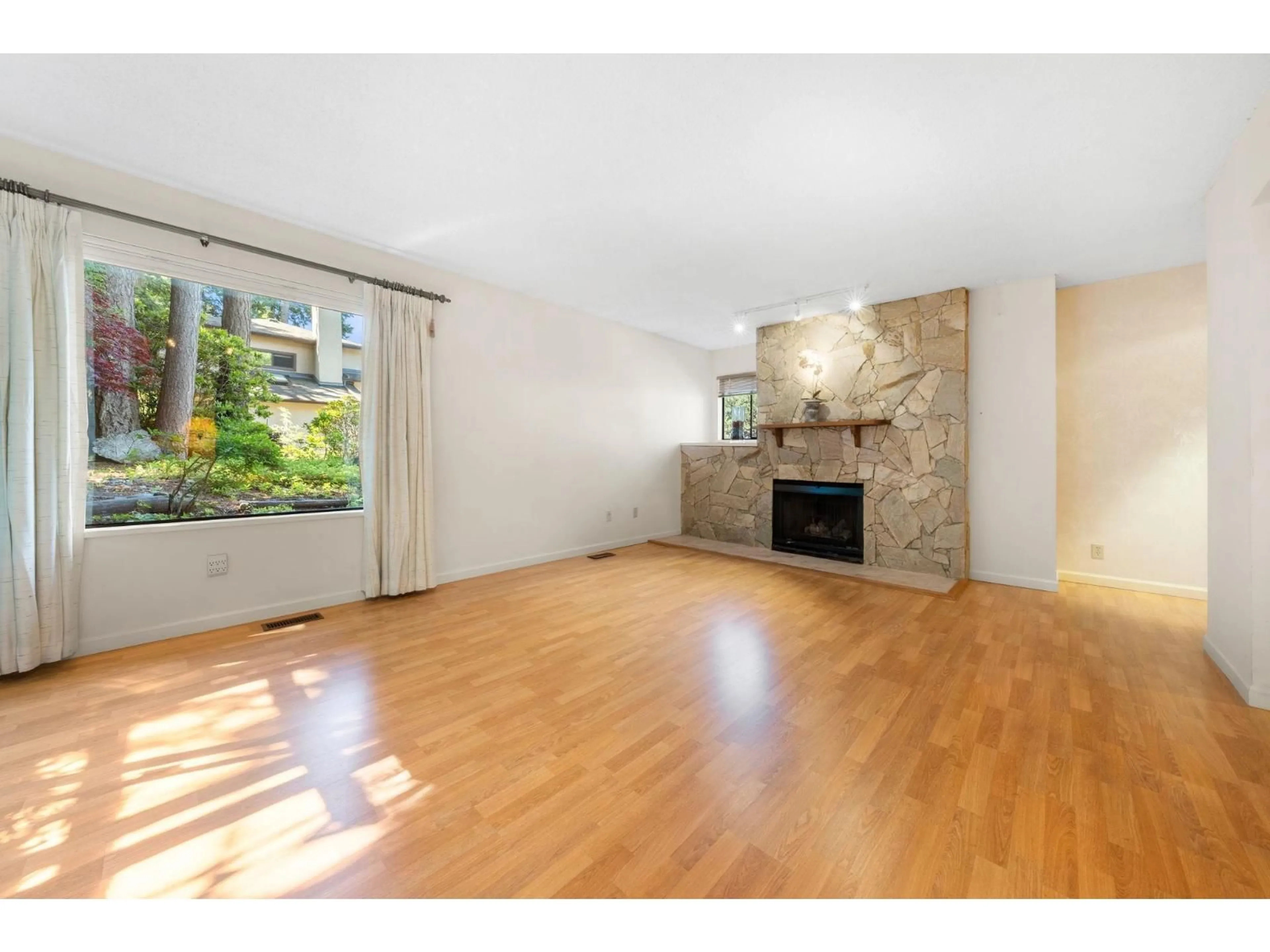 Unknown for 104 - 12749 16 AVENUE, Surrey British Columbia V4A1N2