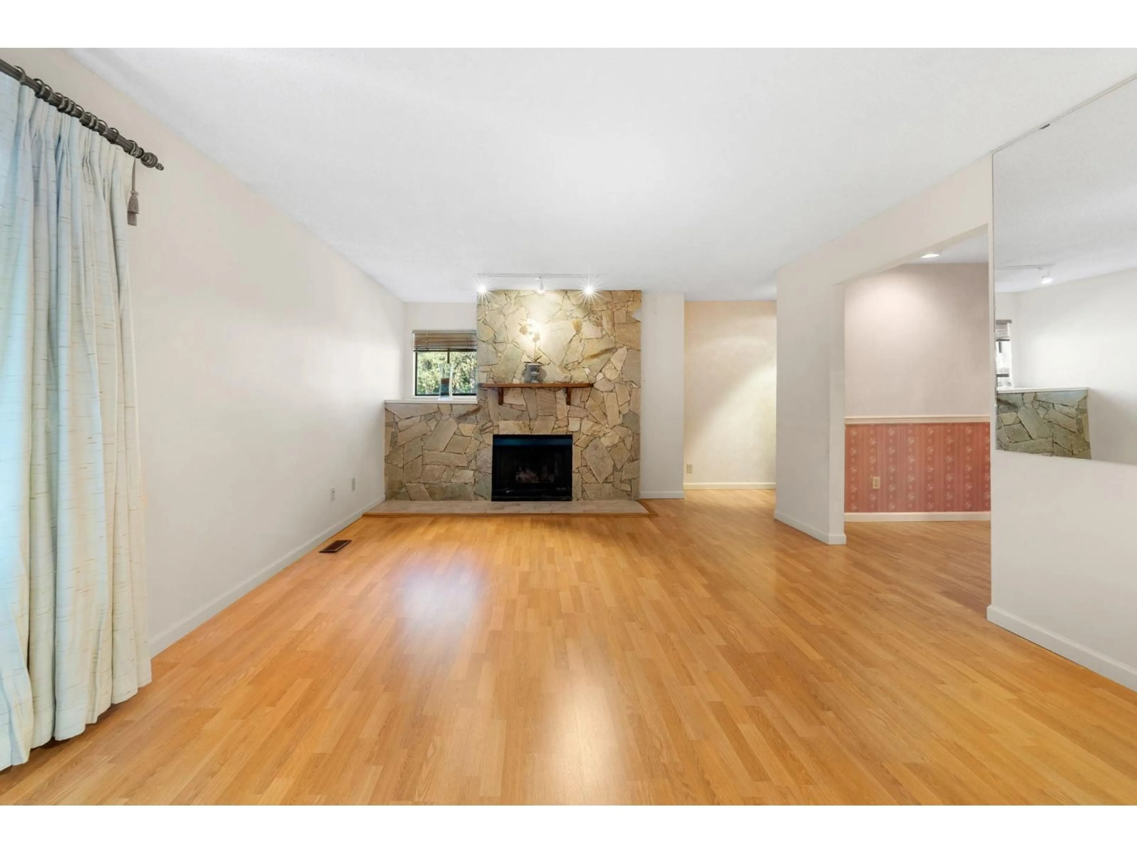 A pic of a room for 104 - 12749 16 AVENUE, Surrey British Columbia V4A1N2