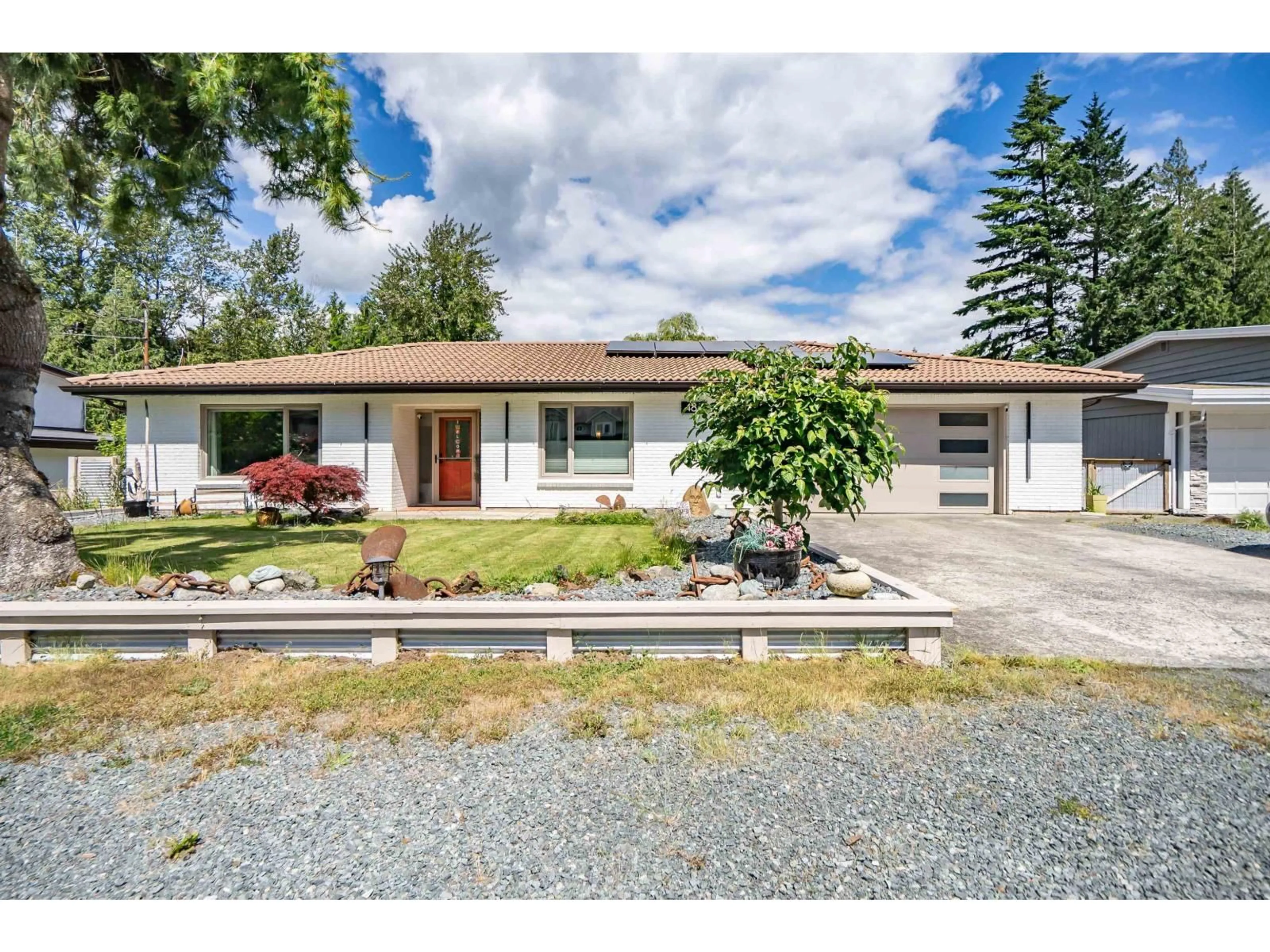 A pic from outside/outdoor area/front of a property/back of a property/a pic from drone, street for 485 NAISMITH AVENUE, Harrison Hot Springs British Columbia V0M1K0